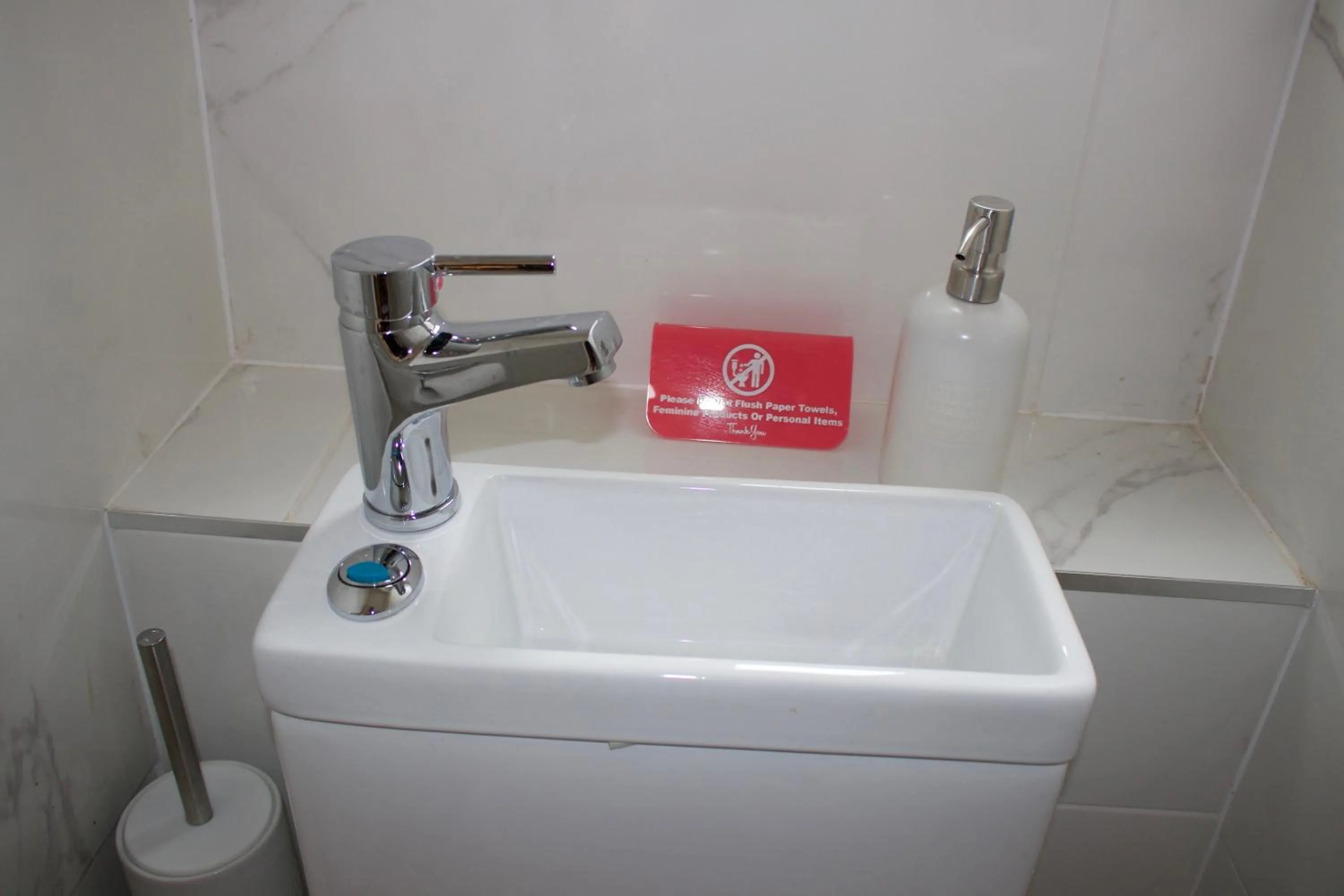 Toilet in Umbrella Properties London Woolwich