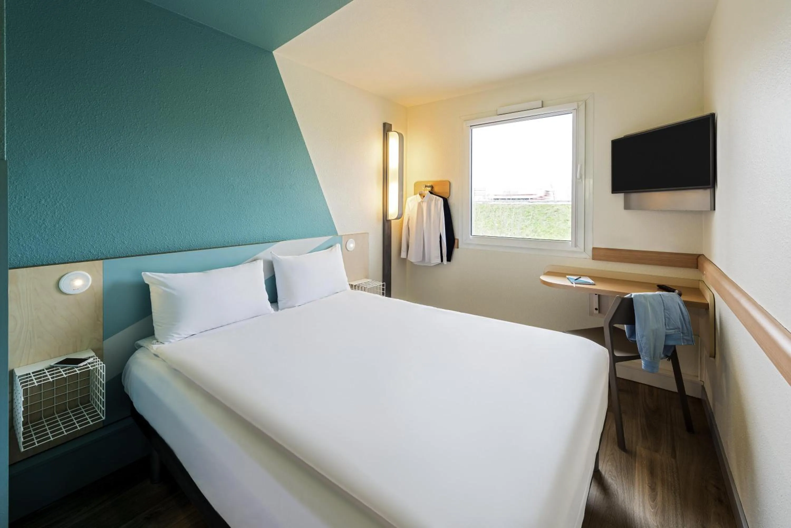 Bed in B&B HOTEL Regensburg-Ost