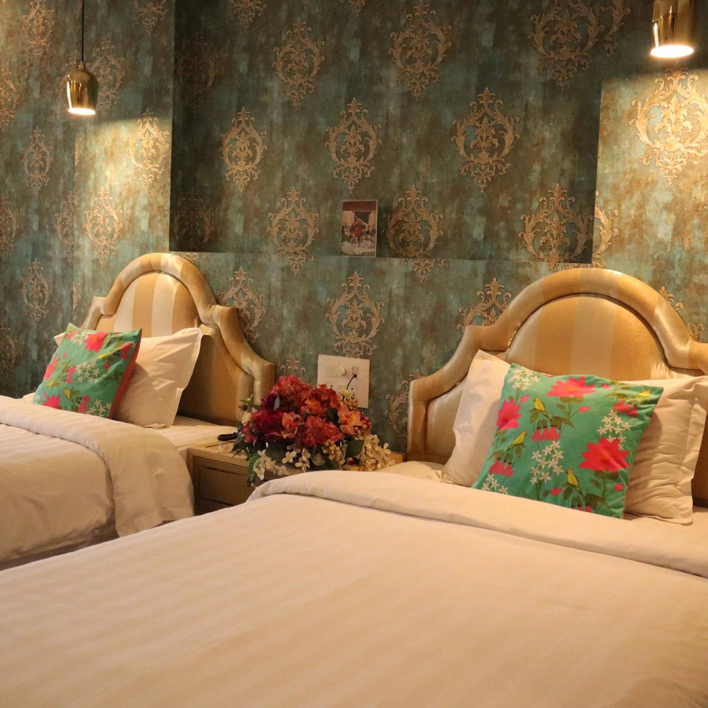 Bedroom, Bed in Hotel CASA Aishbagh