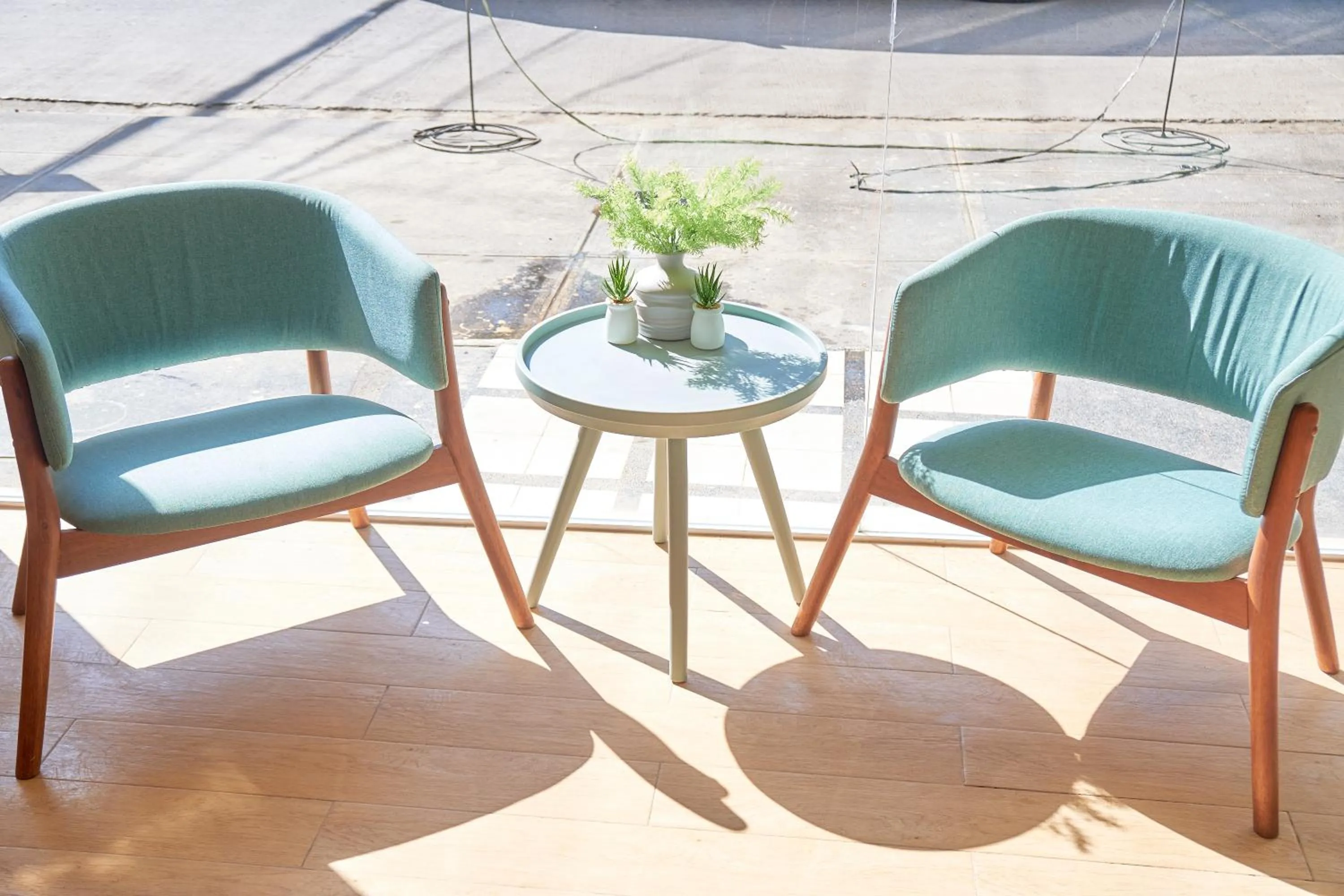Seating area in Bridge Hotel Express