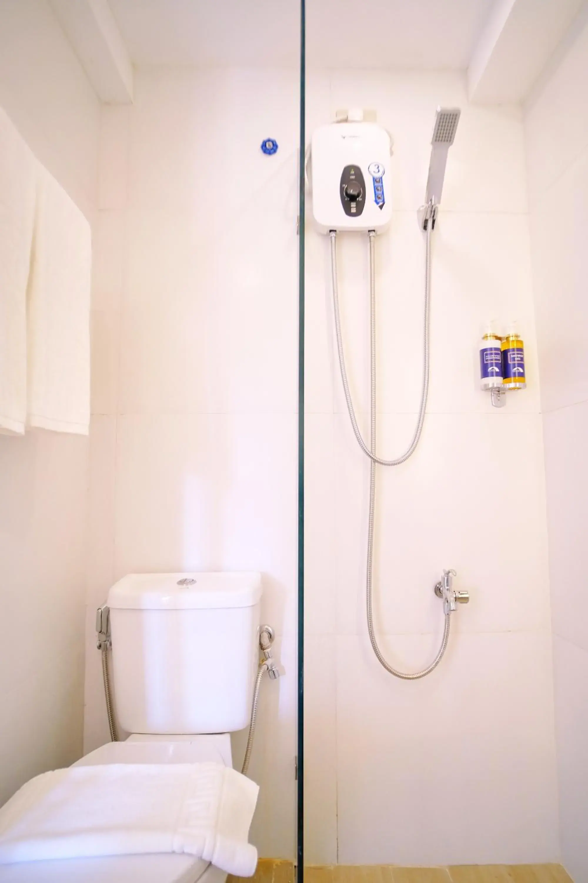 Deluxe Queen Room in Bridge Hotel Express Deluxe Queen Room in Bridge Hotel Express