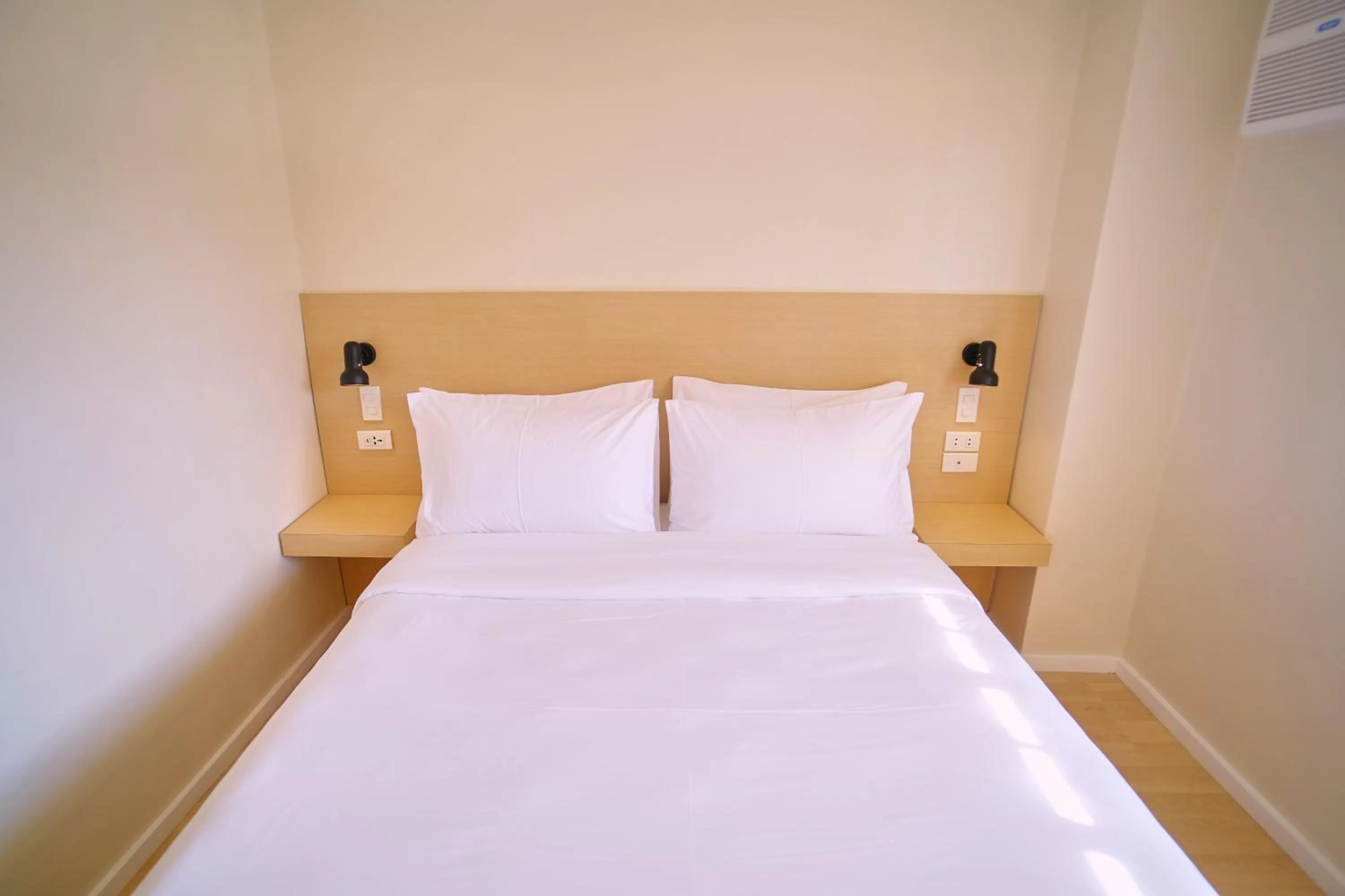 Bed in Bridge Hotel Express