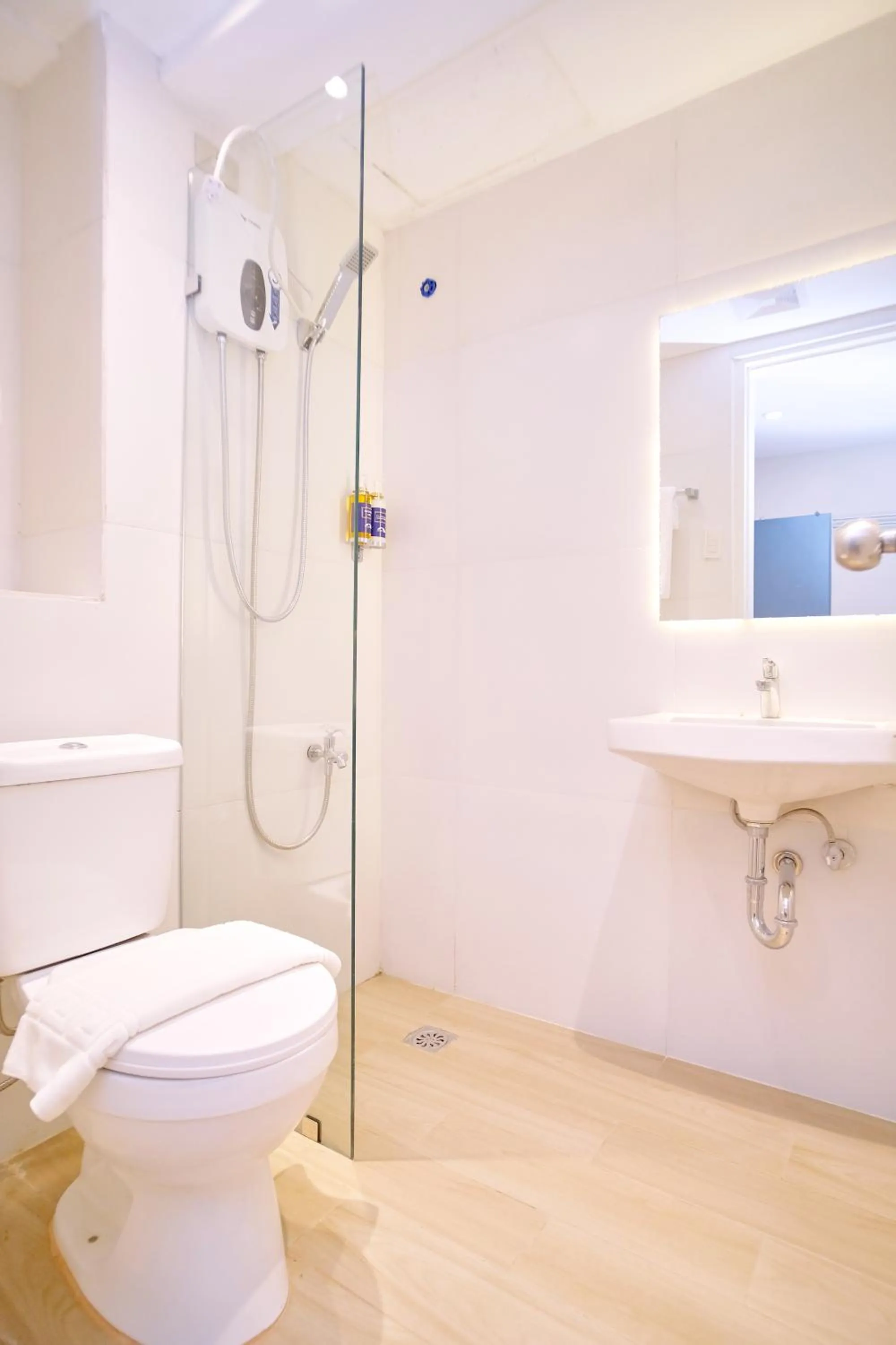 Shower in Bridge Hotel Express