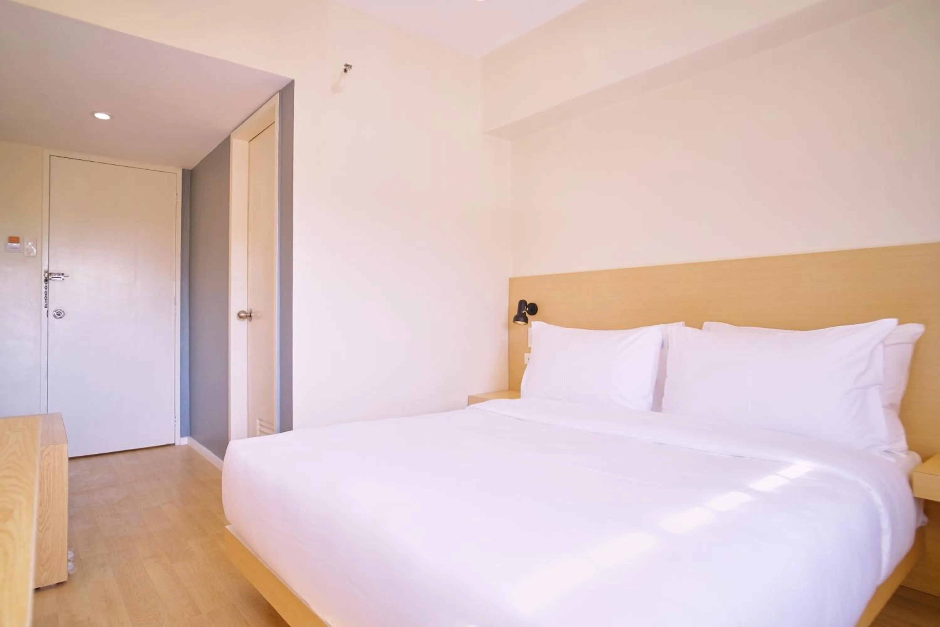 Bed in Bridge Hotel Express