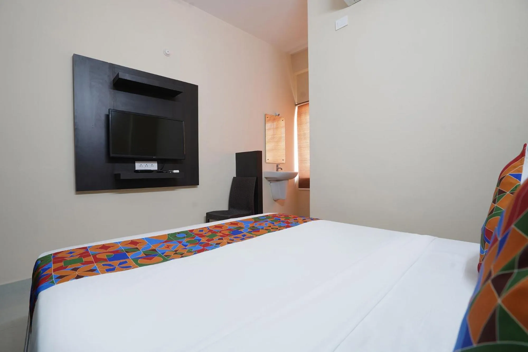 Bed in FabHotel Serenity - Nr AIG Hospital, Gachibowli
