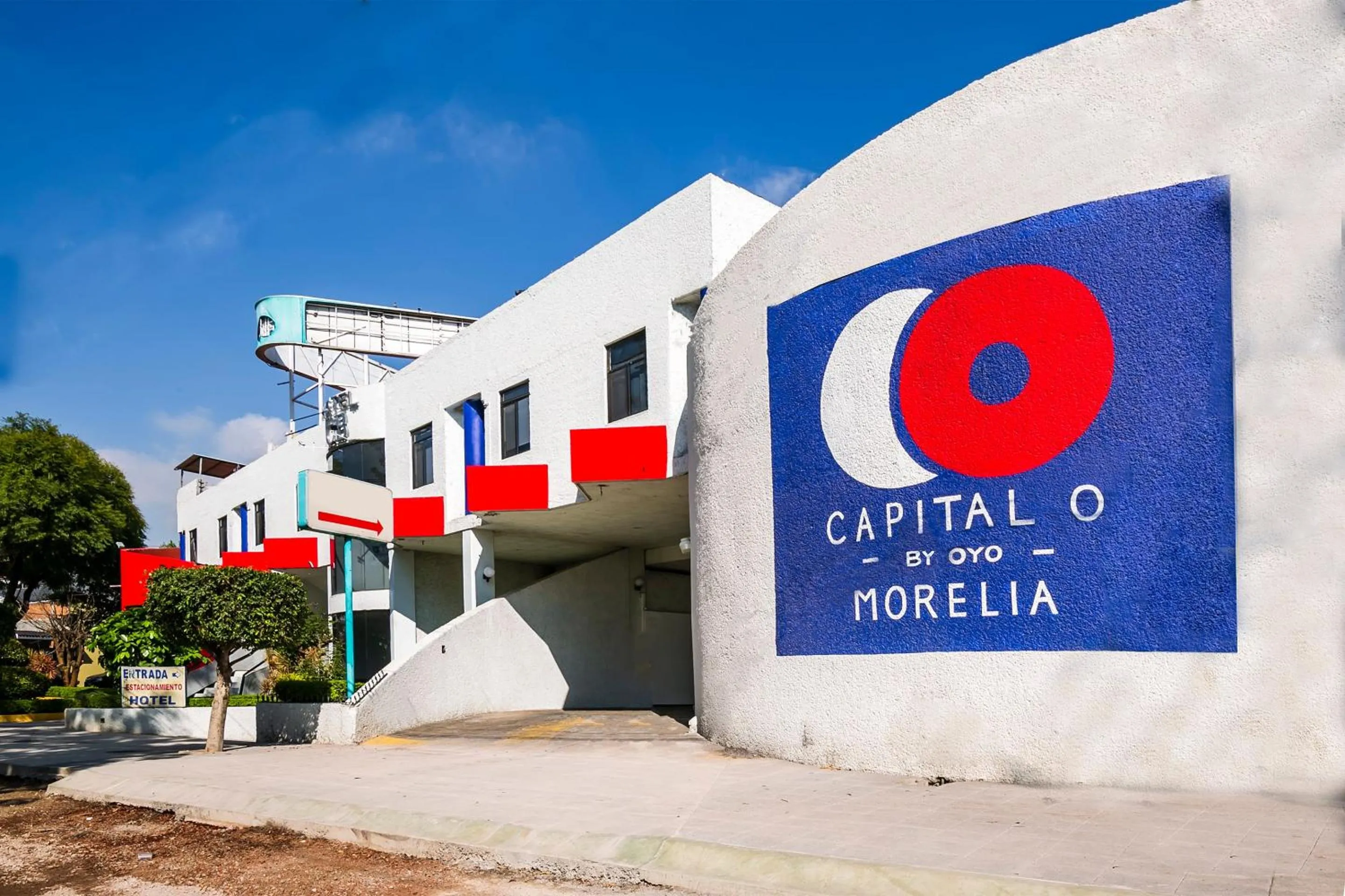 Facade/entrance in Capital O Hotel Casa Blanca, Morelia