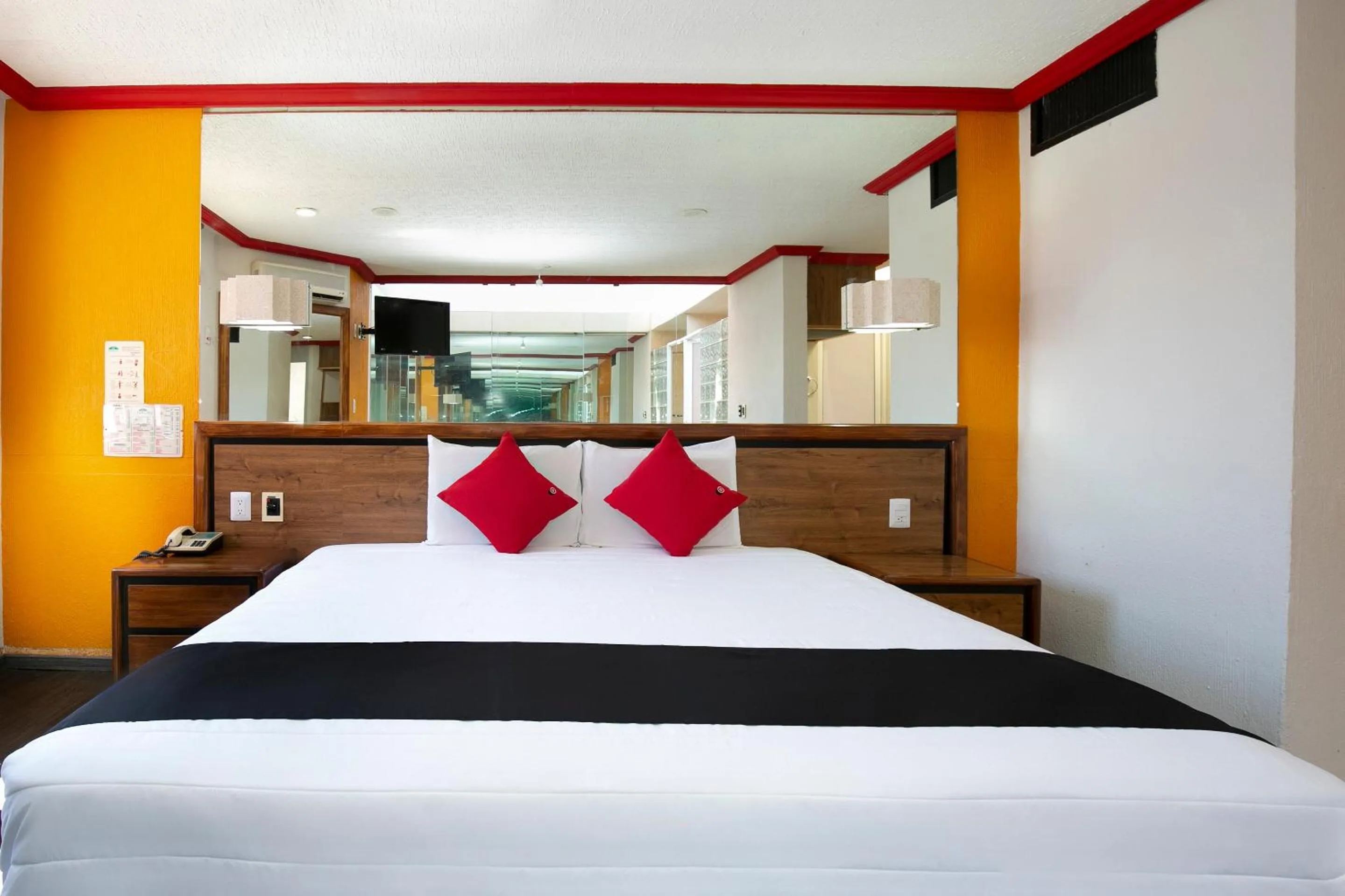 Bedroom, Bed in Capital O Hotel Casa Blanca, Morelia