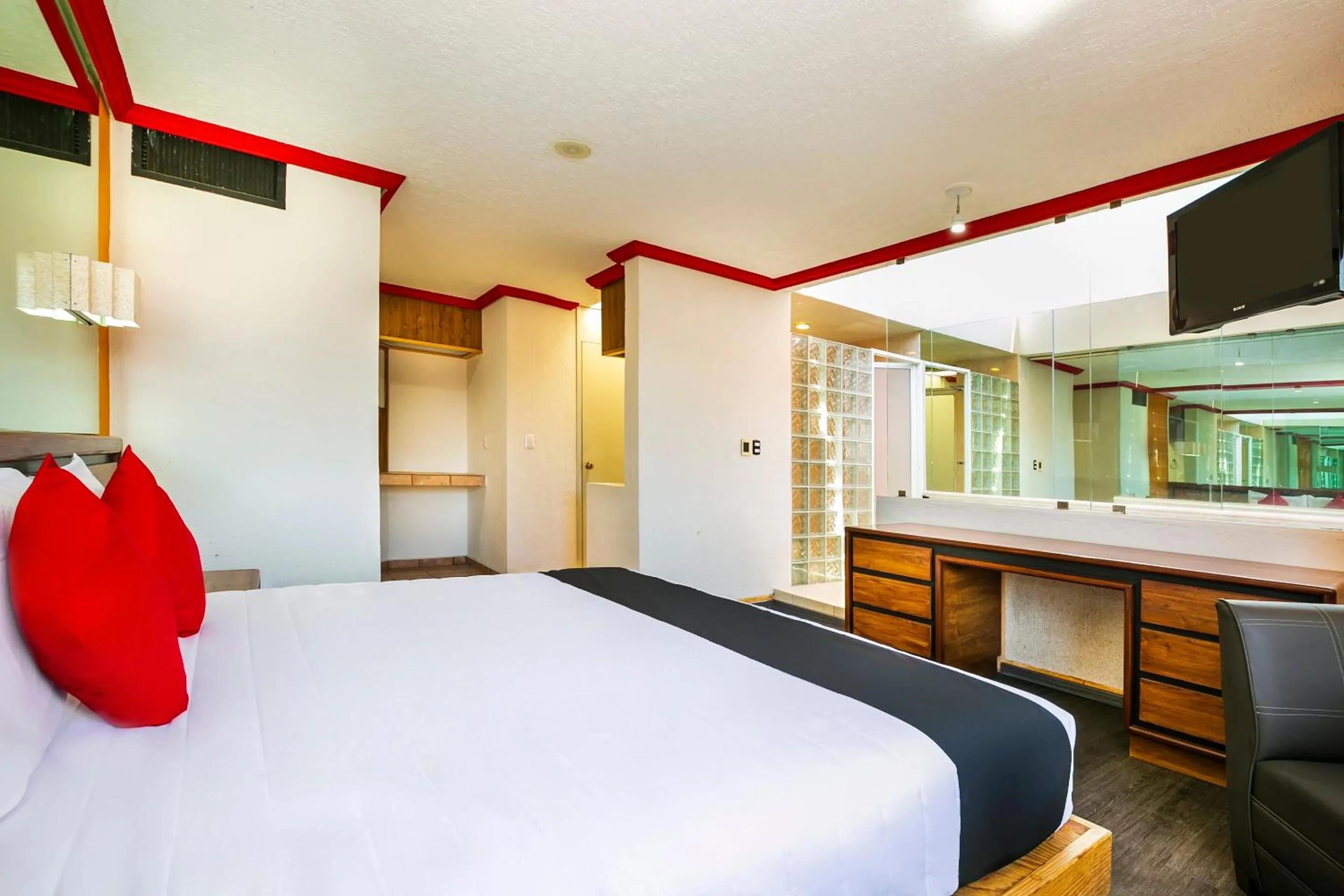 Bedroom, Bed in Capital O Hotel Casa Blanca, Morelia