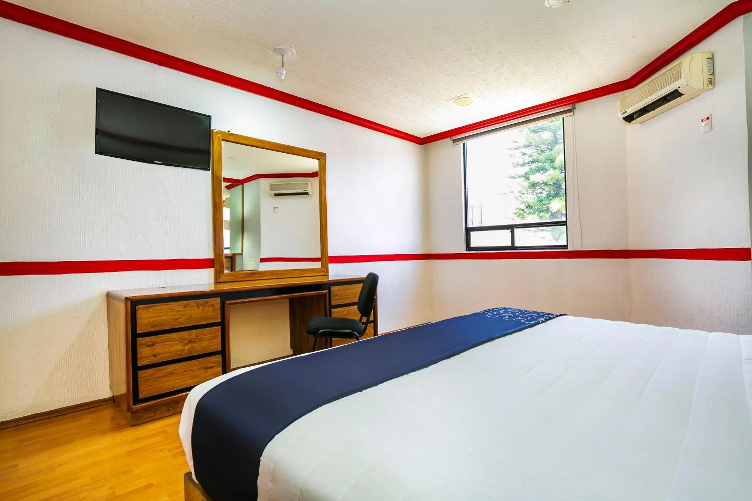 Bedroom, Bed in Capital O Hotel Casa Blanca, Morelia