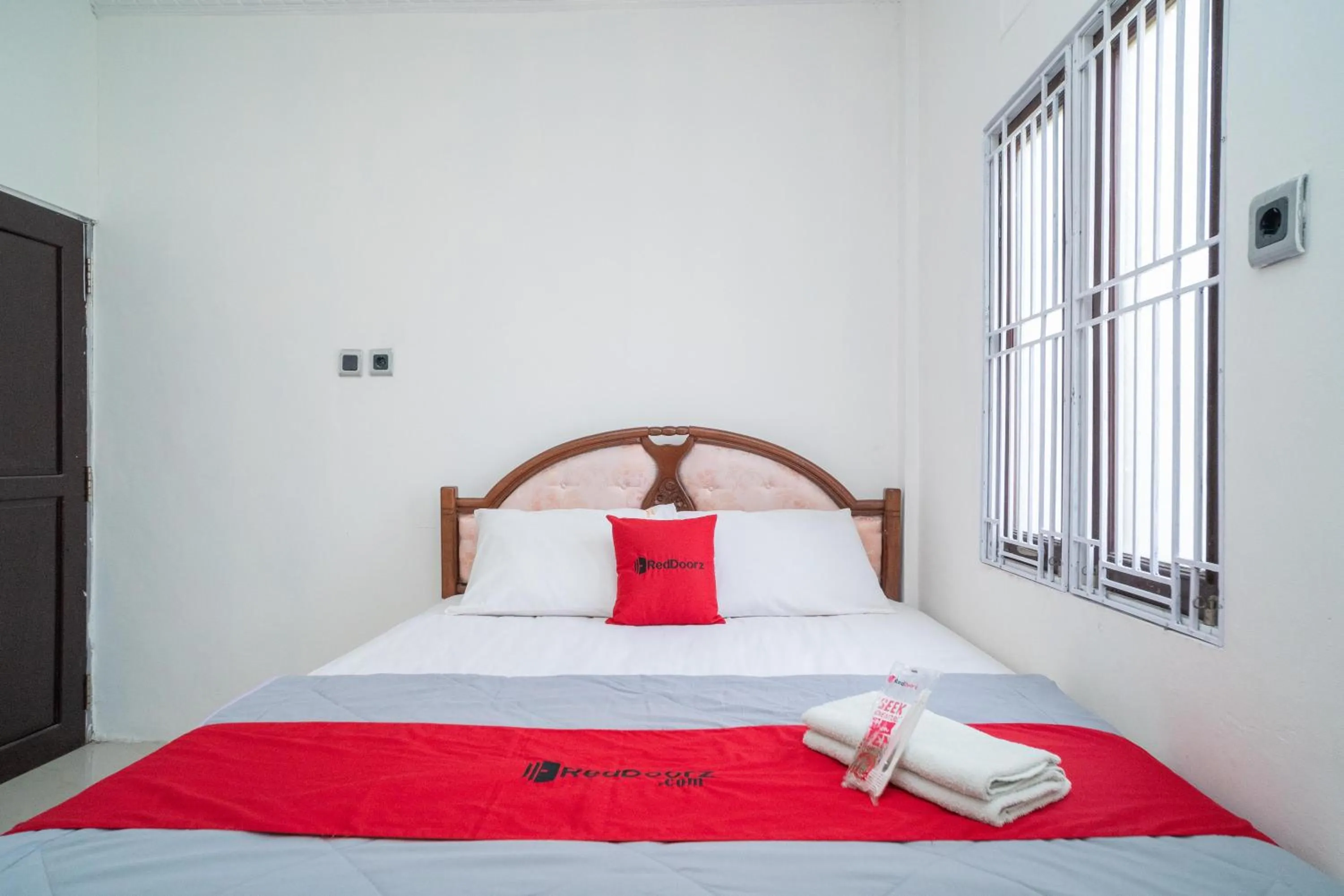 Bed in RedDoorz Syariah near Jalan A Yani KM 8 Citraland