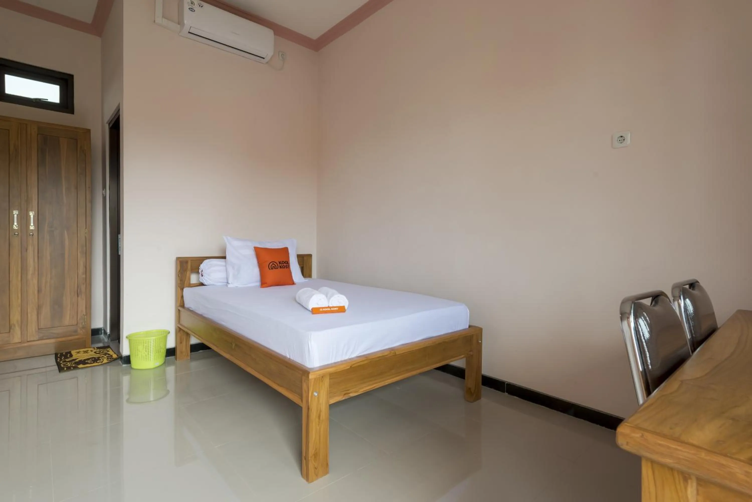 Bed in KoolKost Syariah near UPN Veteran