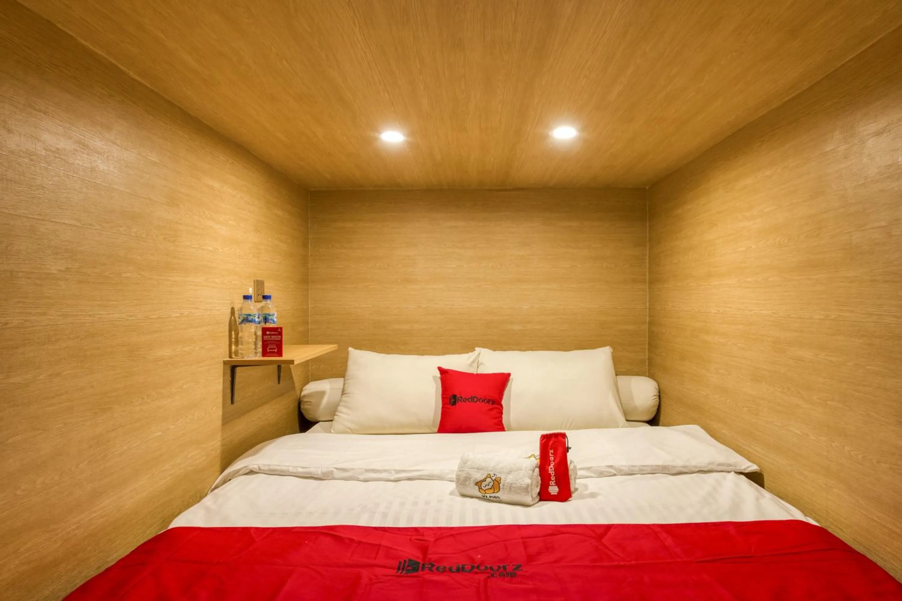 Bedroom, Bed in Reddoorz Hostel near Malang Train Station 3