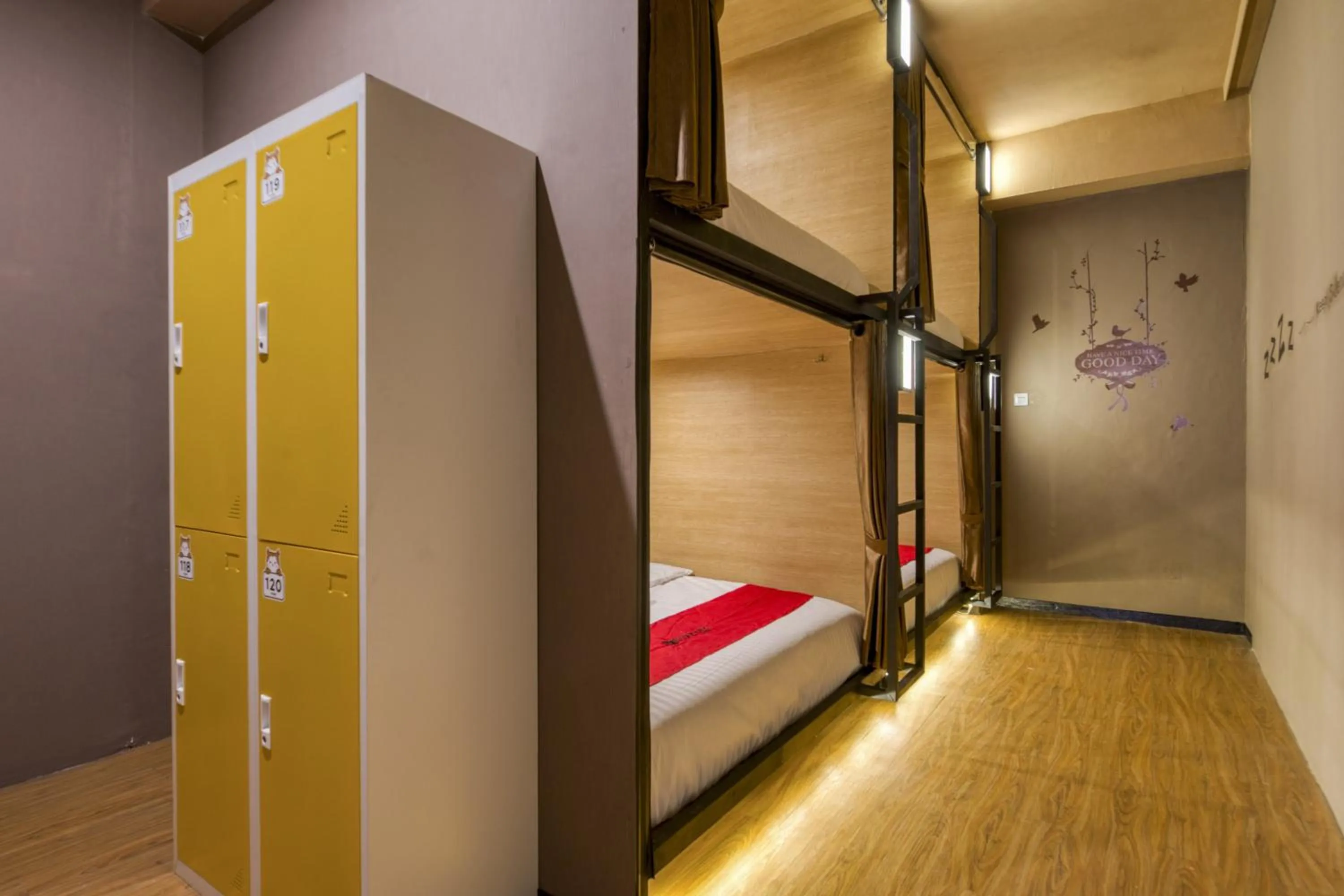 bunk bed, Bed in Reddoorz Hostel near Malang Train Station 3