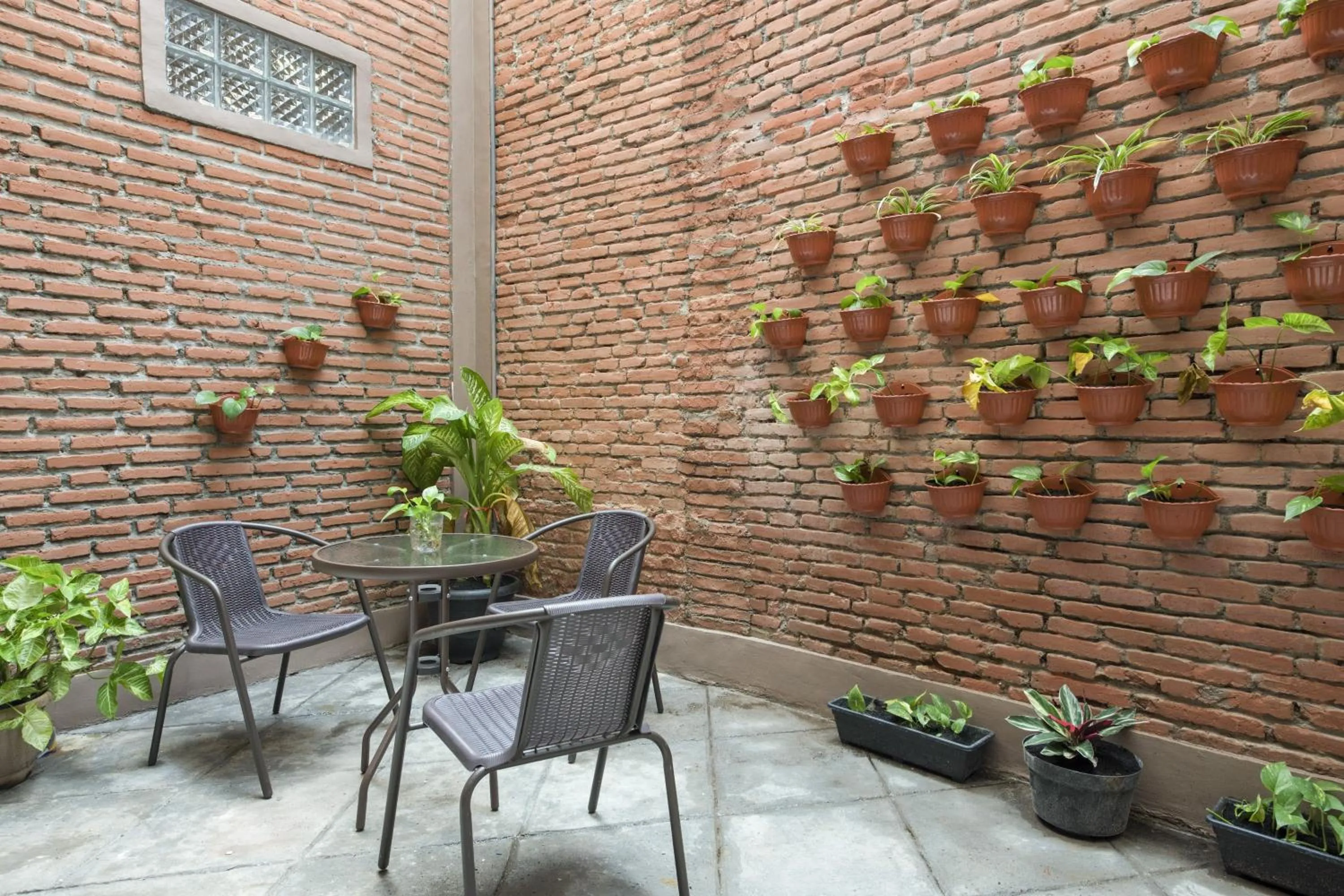 Patio in Reddoorz Hostel near Malang Train Station 3
