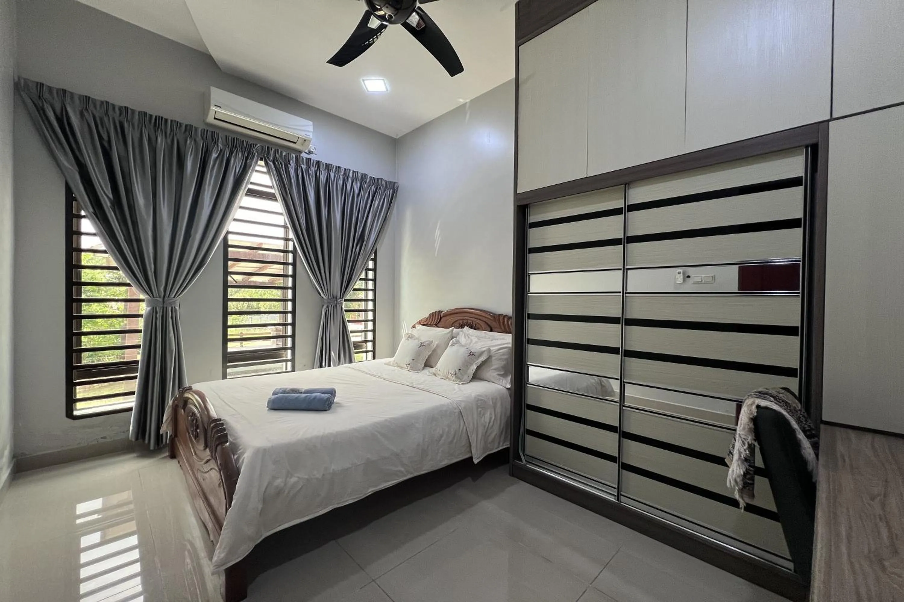 Bedroom, Bed in Nurbayu Chalet, Kemaman