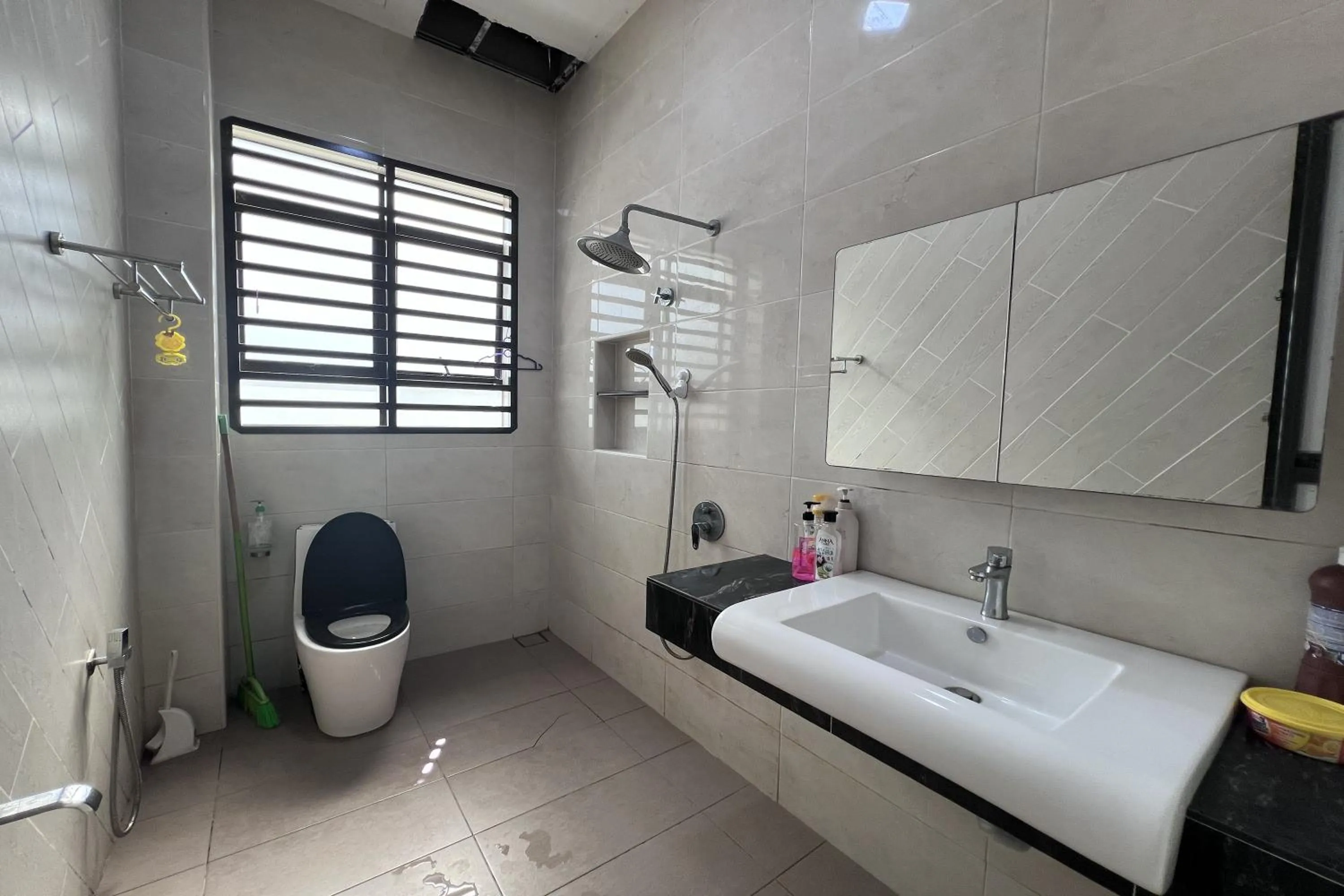 Bathroom, Bed in Nurbayu Chalet, Kemaman