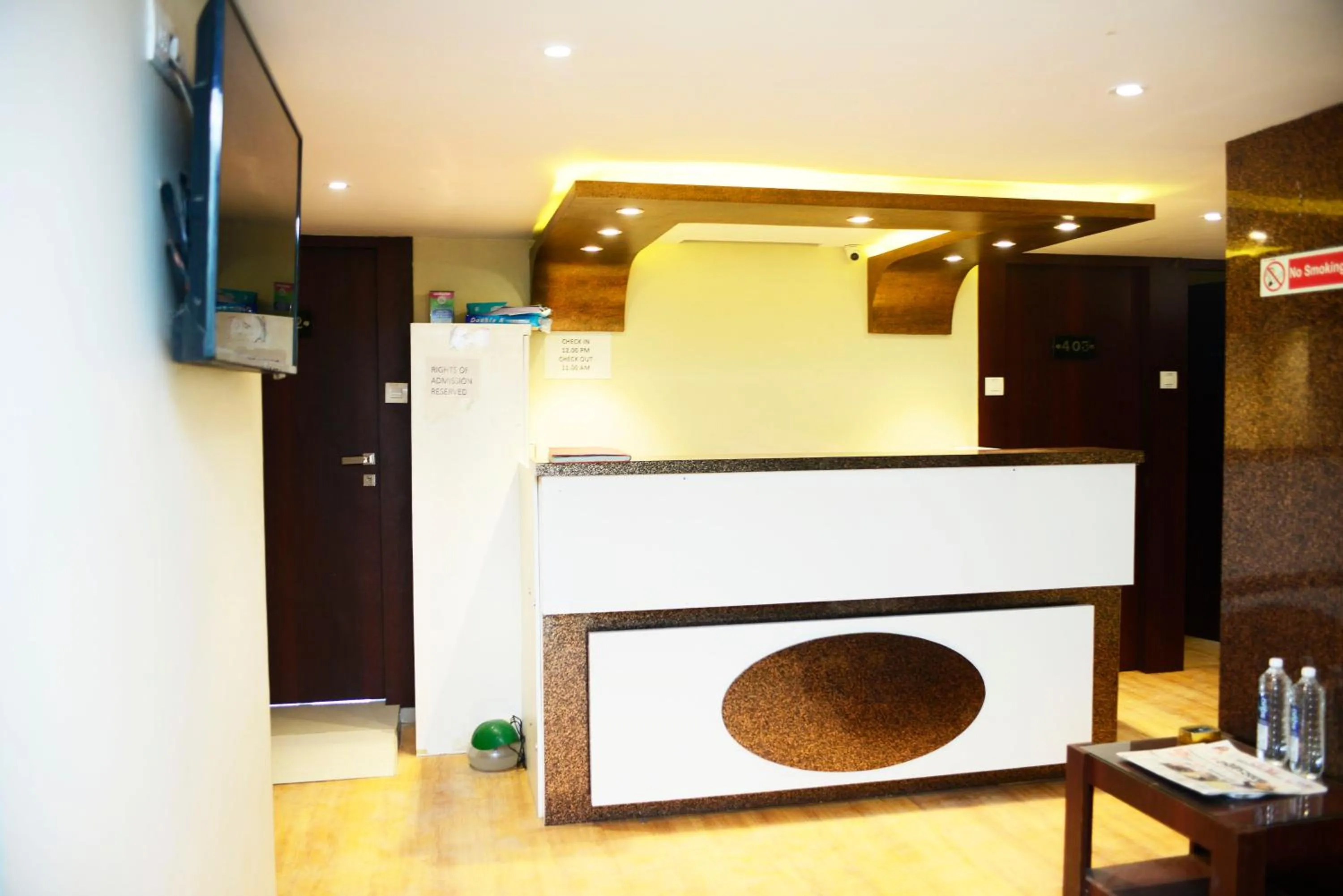 Lobby or reception in Hotel Malad Inn opposite Malad Railway Station
