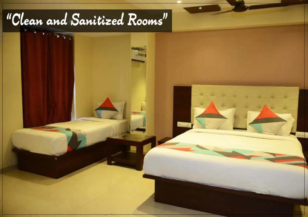 Bed in Hotel Malad Inn opposite Malad Railway Station