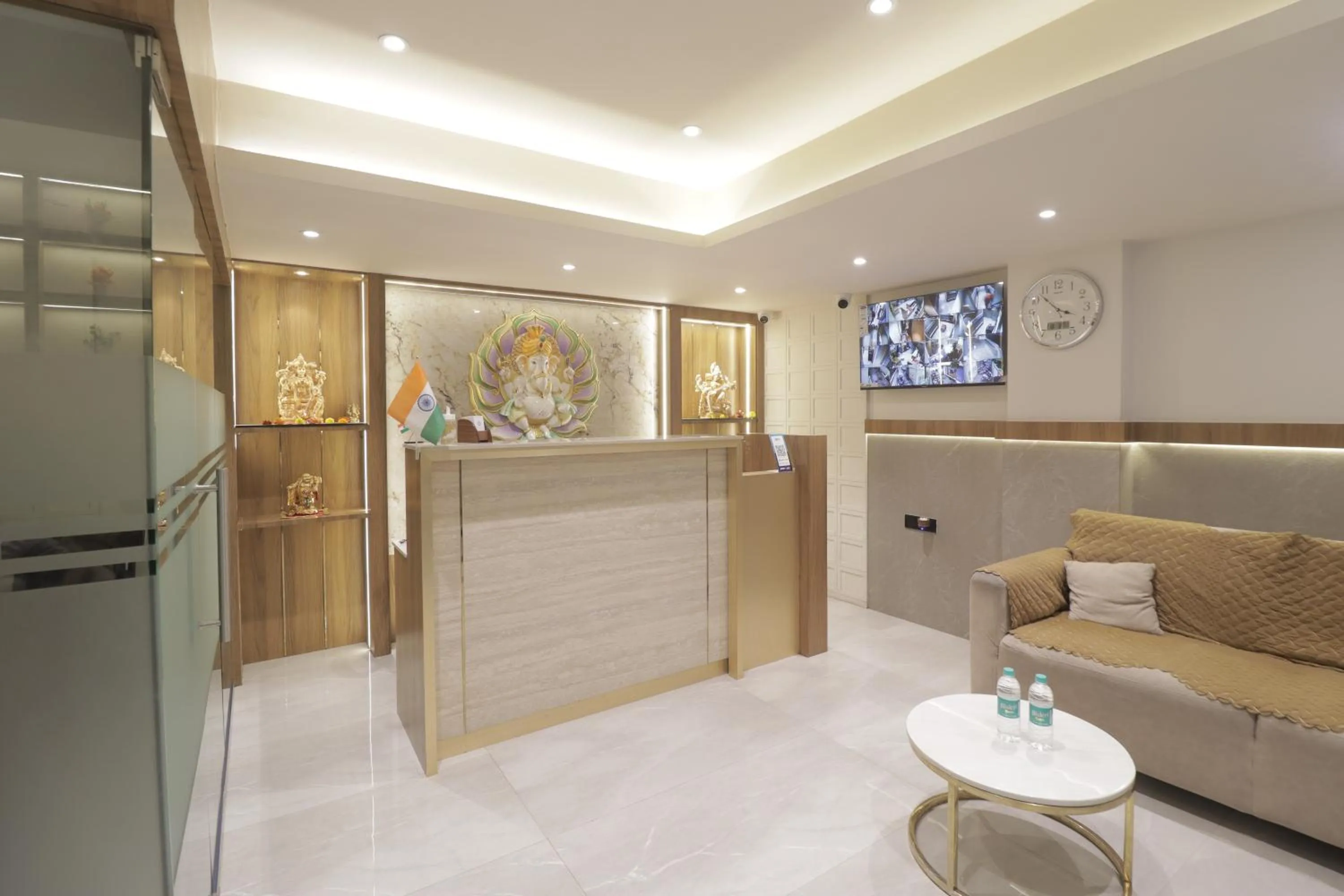 Lobby or reception in Hotel Malad Inn opposite Malad Railway Station