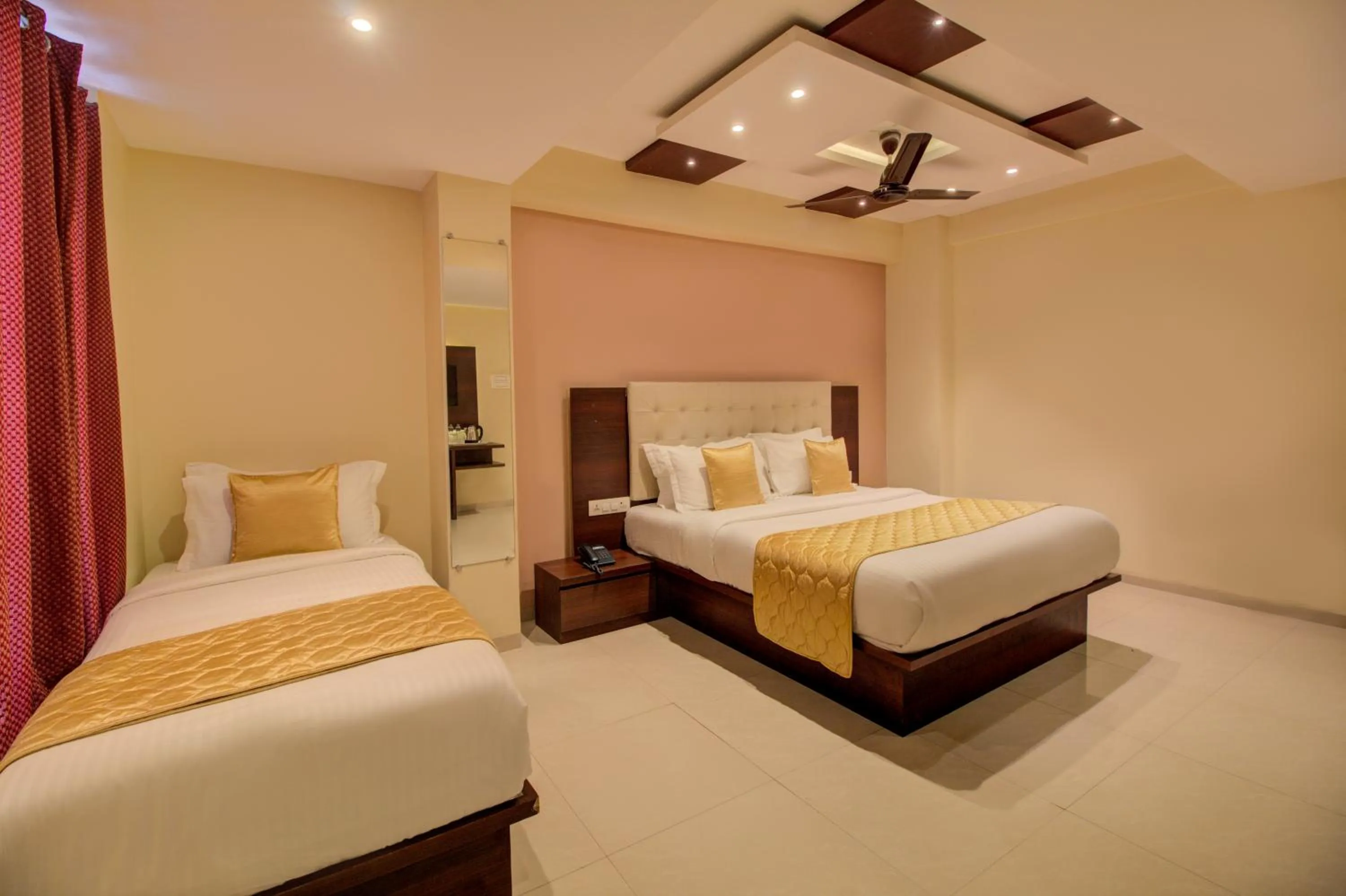 Bedroom, Bed in Hotel Malad Inn opposite Malad Railway Station