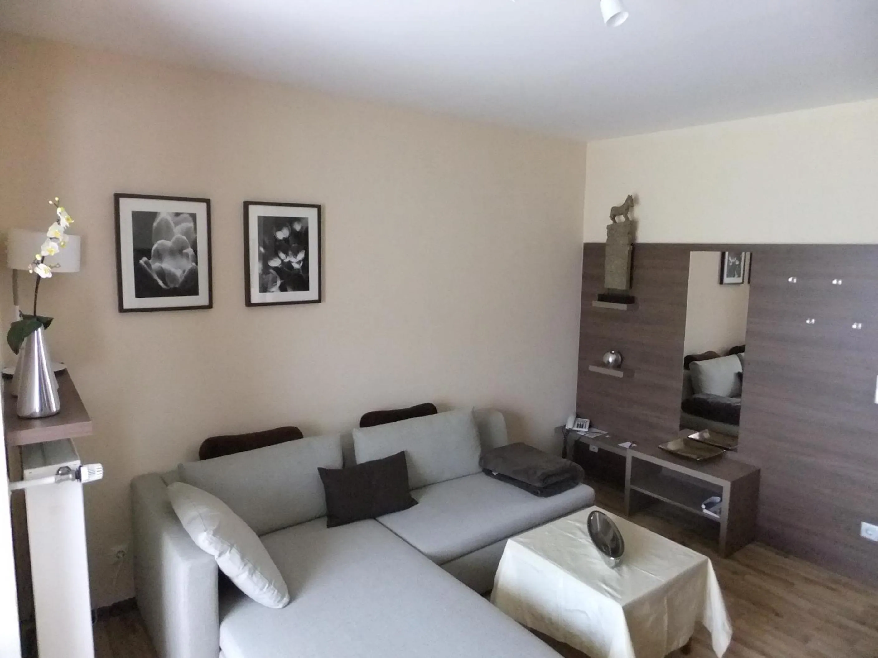 Seating area, Bed in Aparthotel Christine