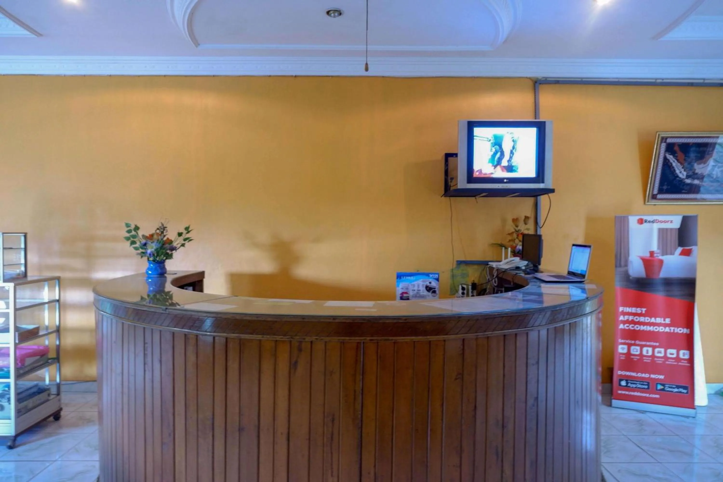 Lobby or reception in RedDoorz near Lokawisata Baturaden