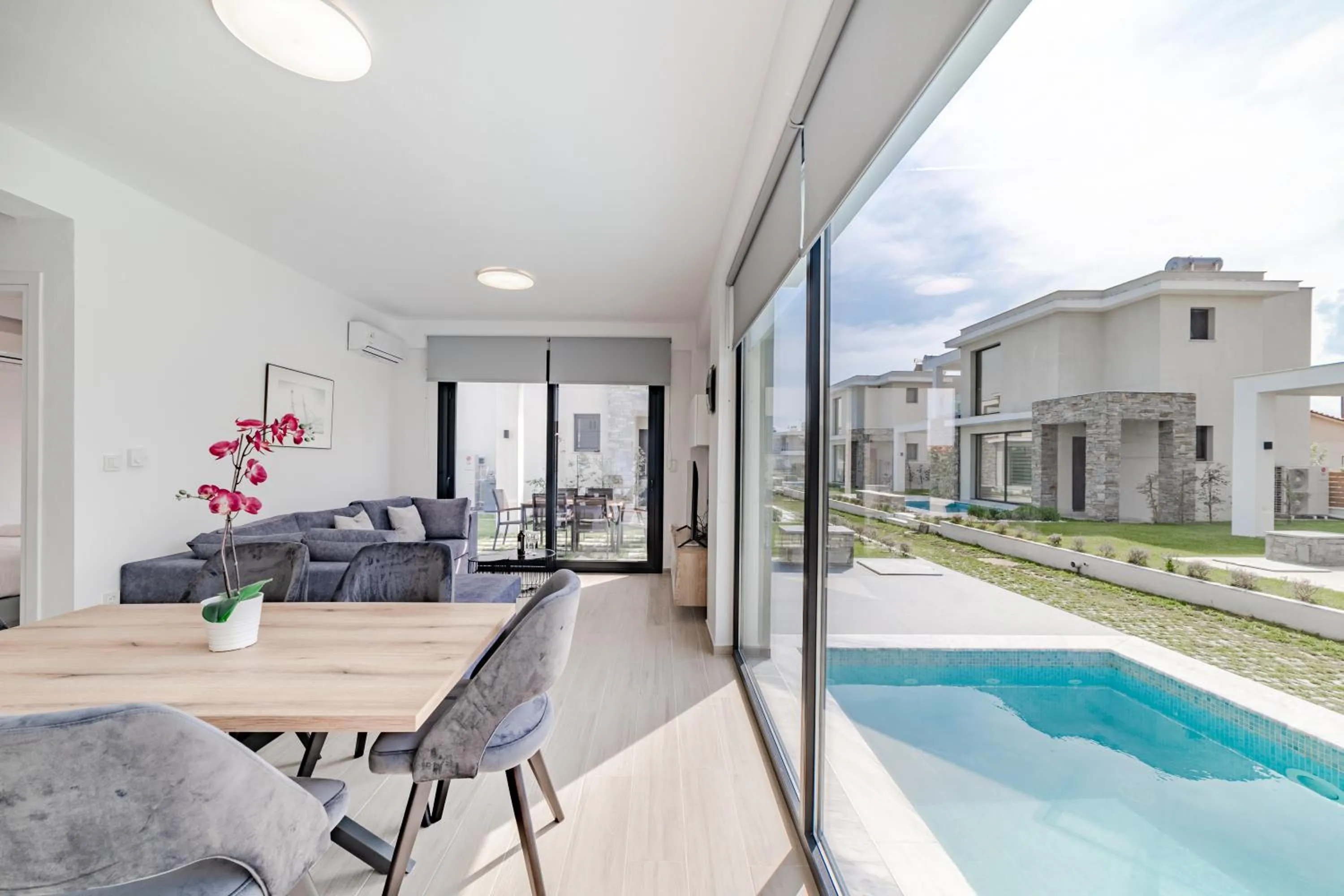 Property building in Thalassa & Thalassa Prive Residential Complex