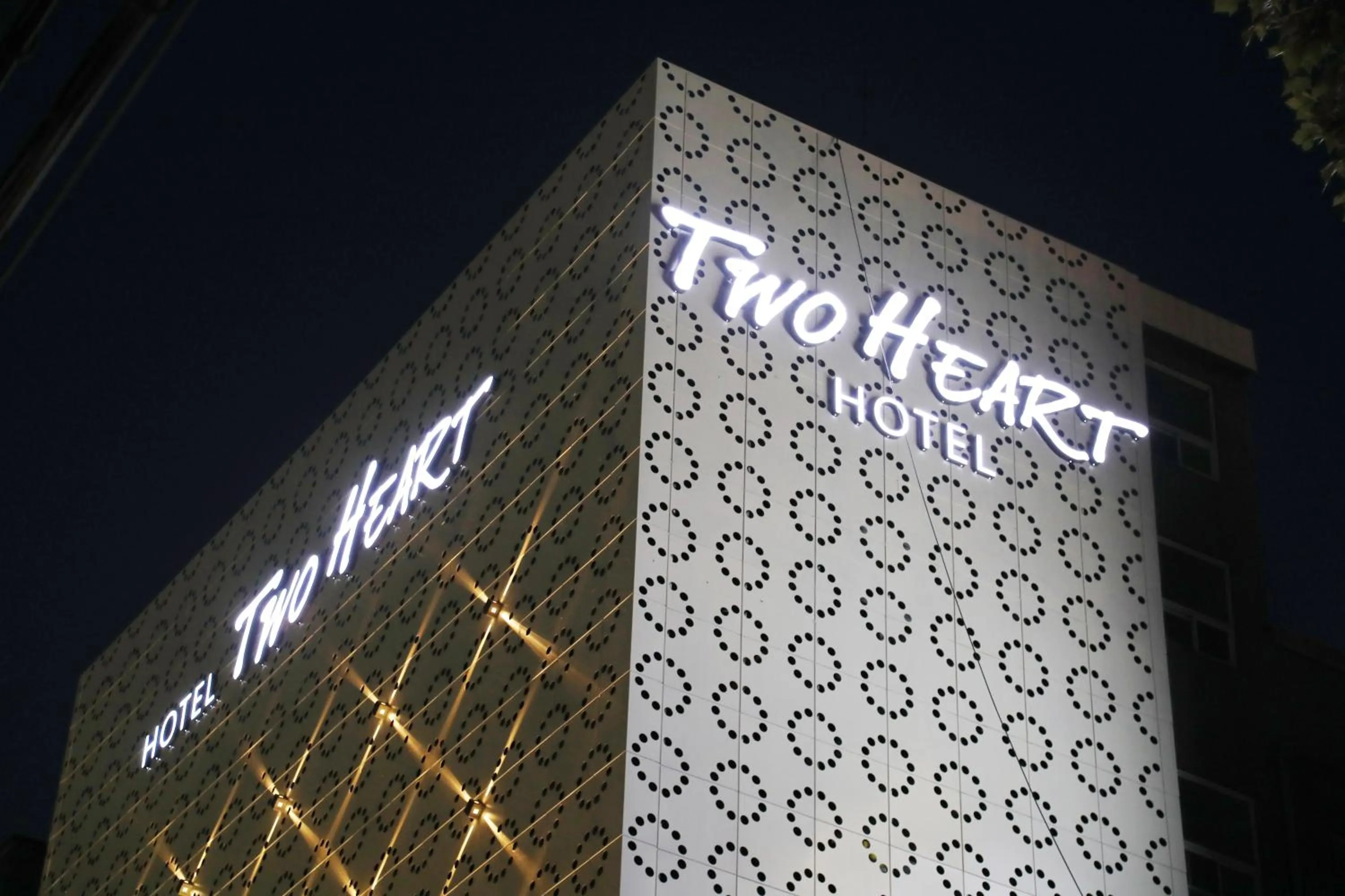 Hotel Two Heart