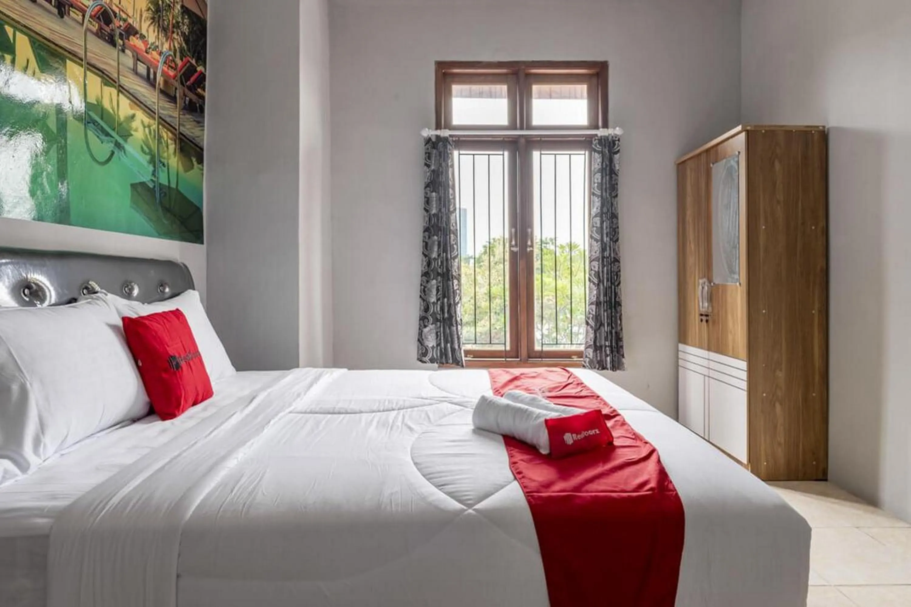 Bedroom, Bed in RedDoorz @ Jemursari Surabaya 2