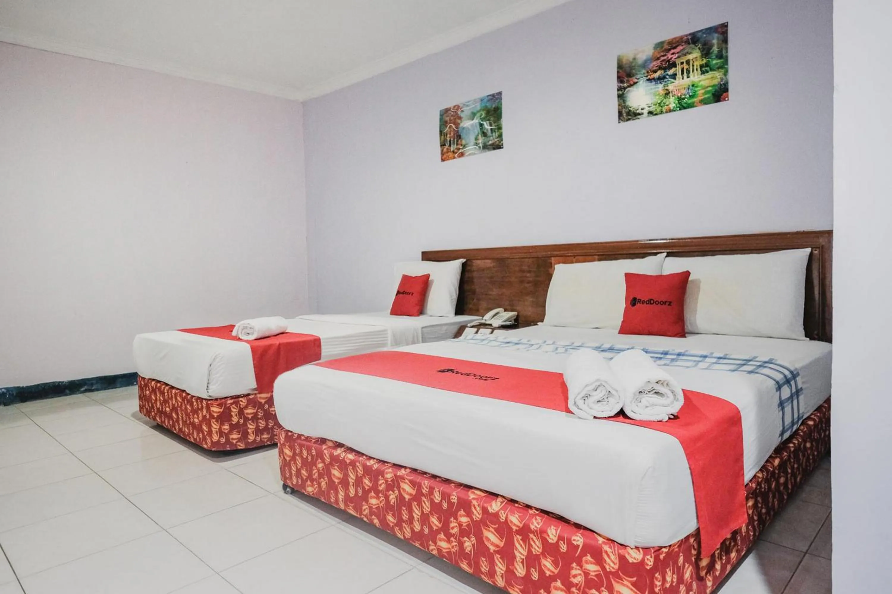 Bed in Reddoorz near Nagoya Hill Mall Batam 5