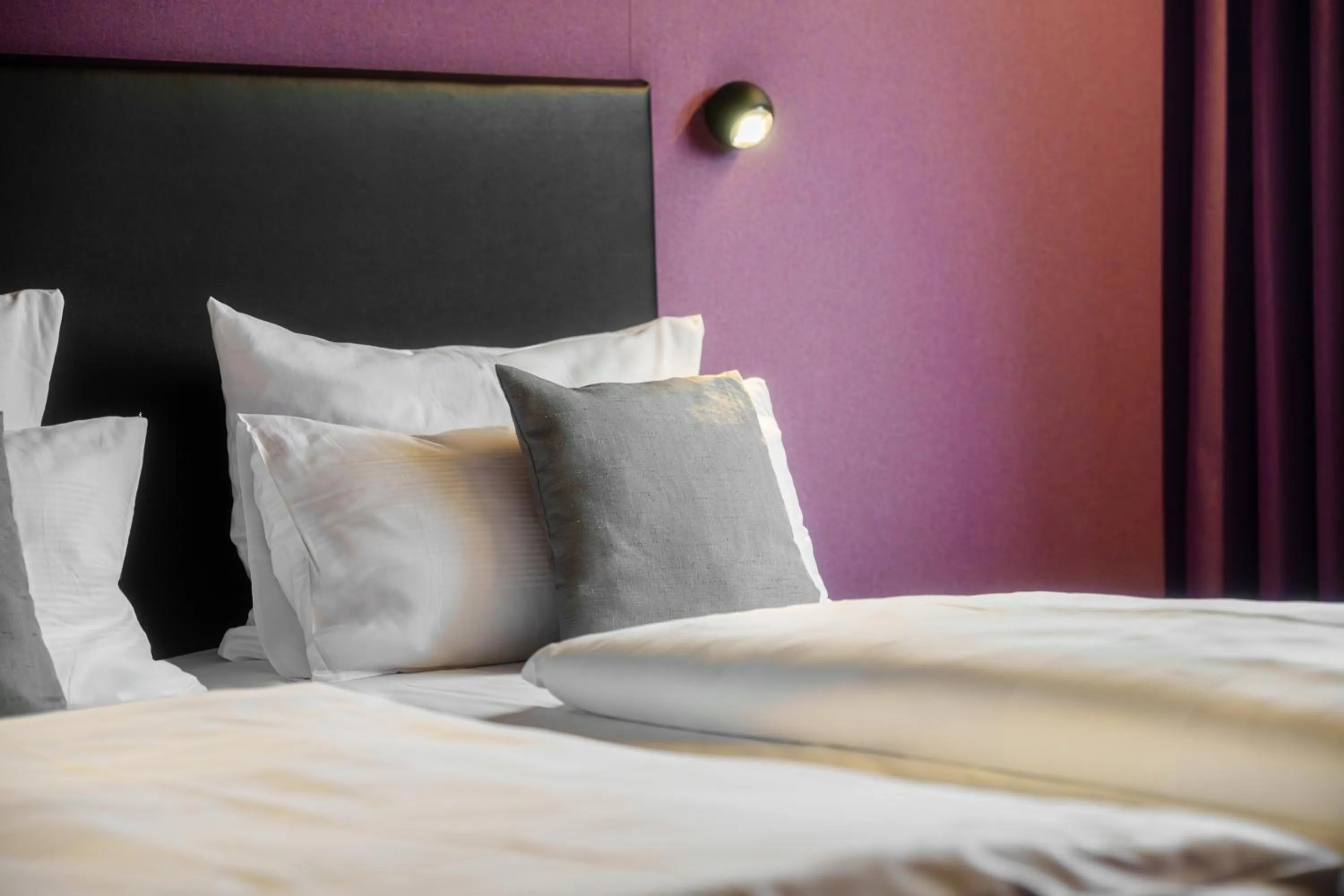 Photo of the whole room, Bed in Roomreich