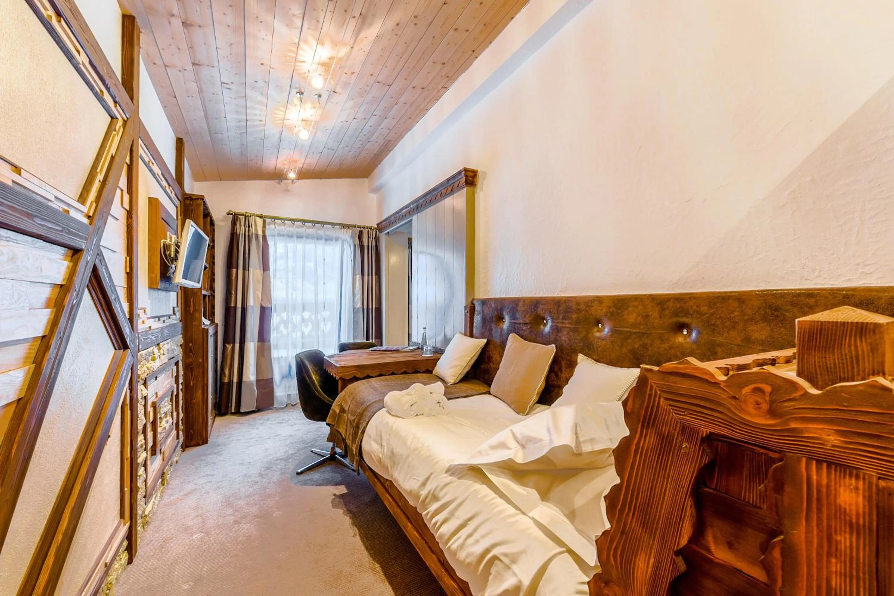 Bed in Hôtel Les Sherpas