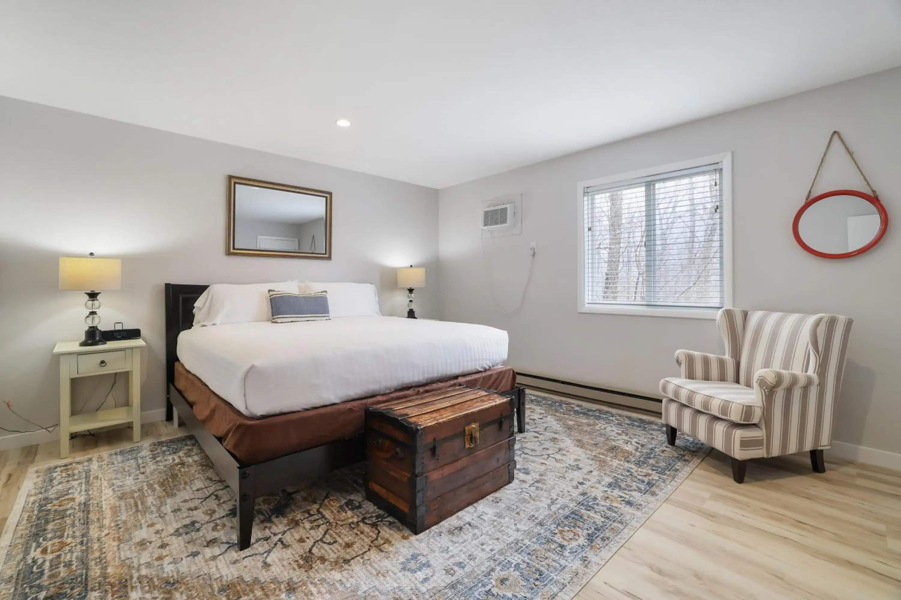 Deluxe King Room in East Shore Lodging Deluxe King Room in East Shore Lodging