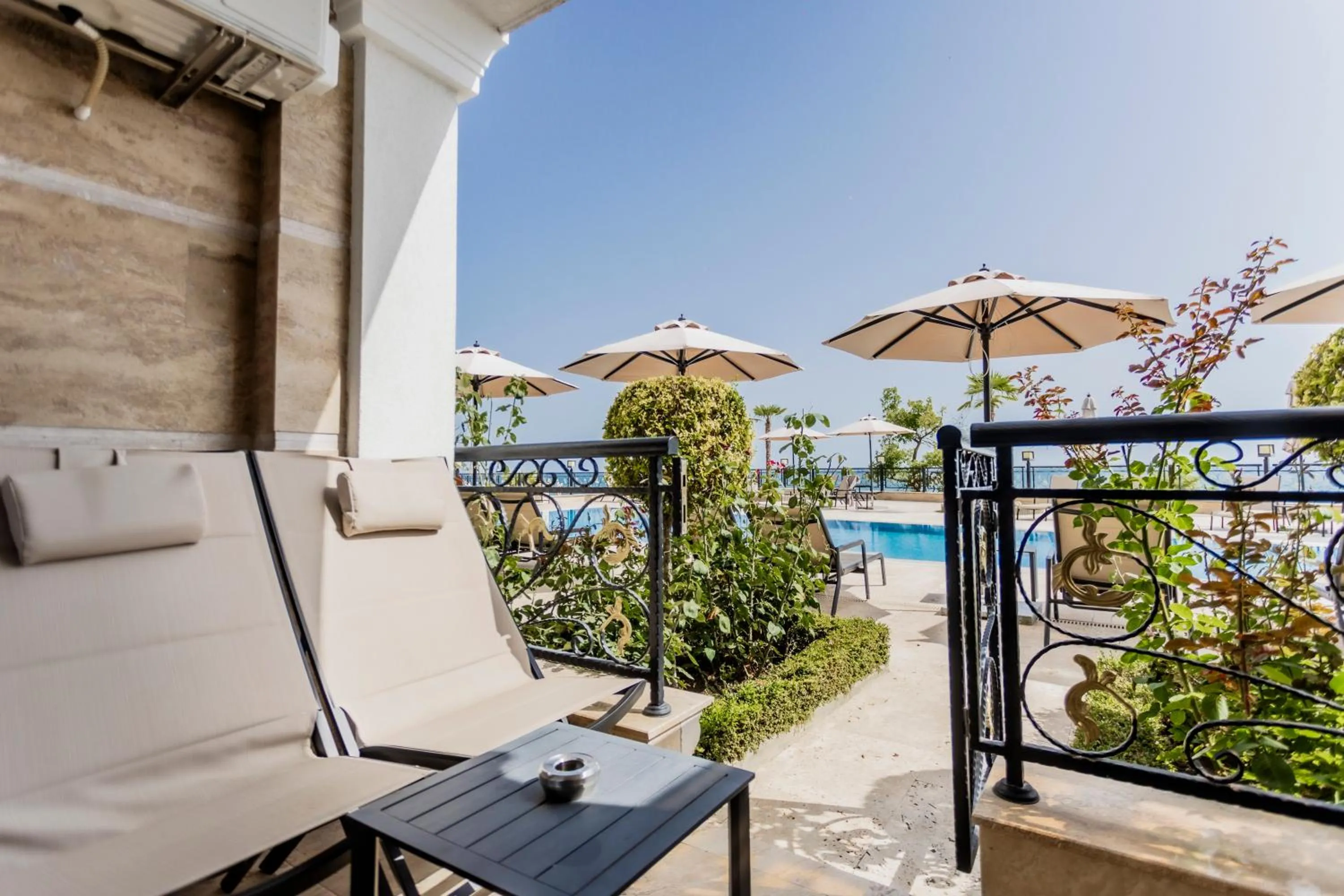 Swimming pool in Onyx Beach Residence - Free Beach Access & Parking