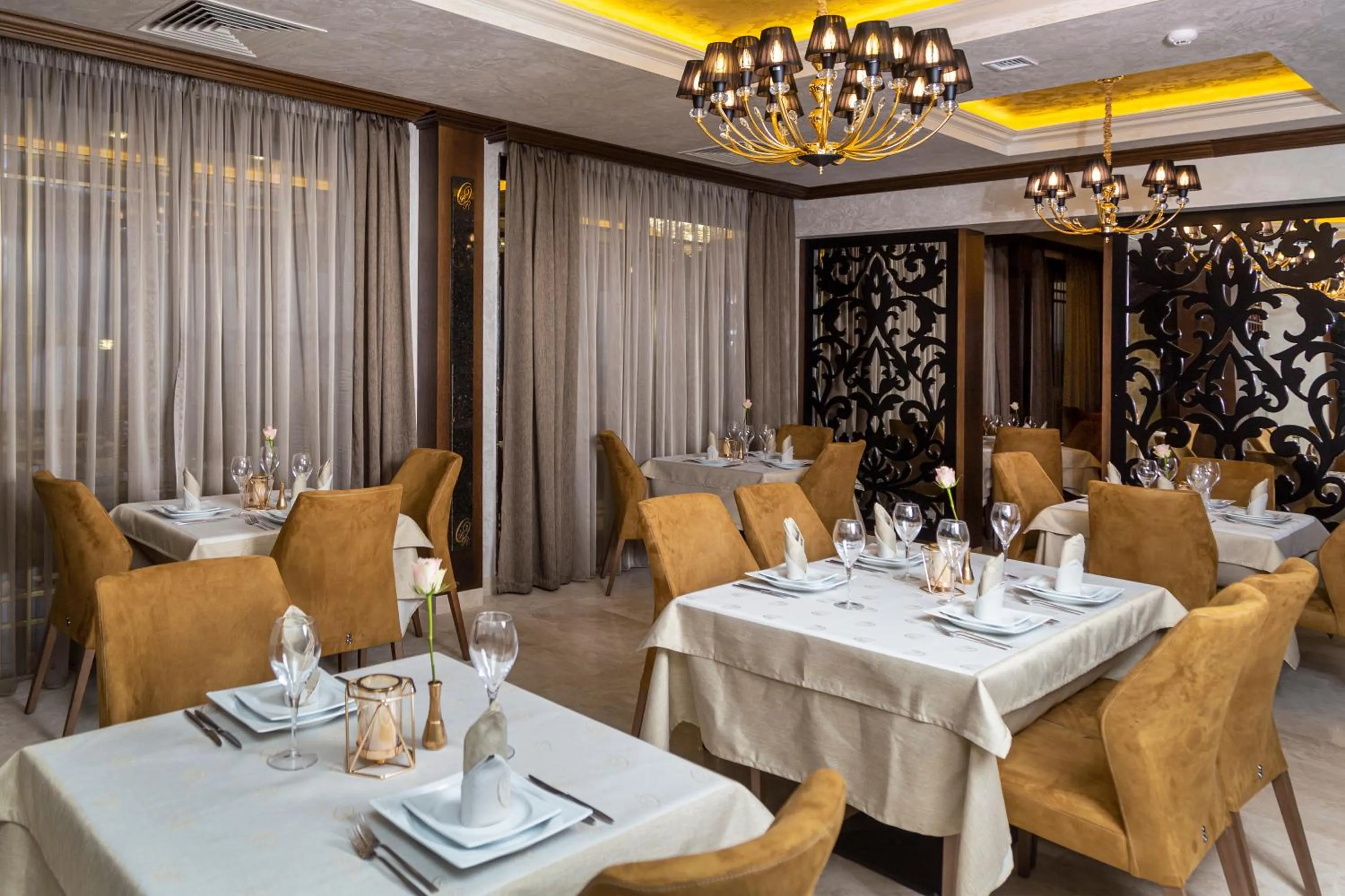 Restaurant/places to eat in Onyx Beach Residence - Free Beach Access & Parking