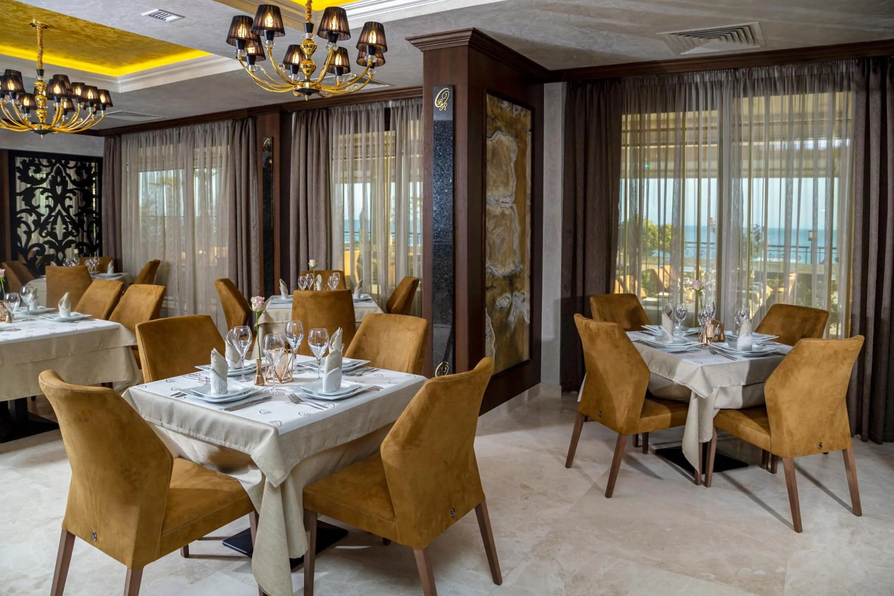 Restaurant/places to eat in Onyx Beach Residence - Free Beach Access & Parking