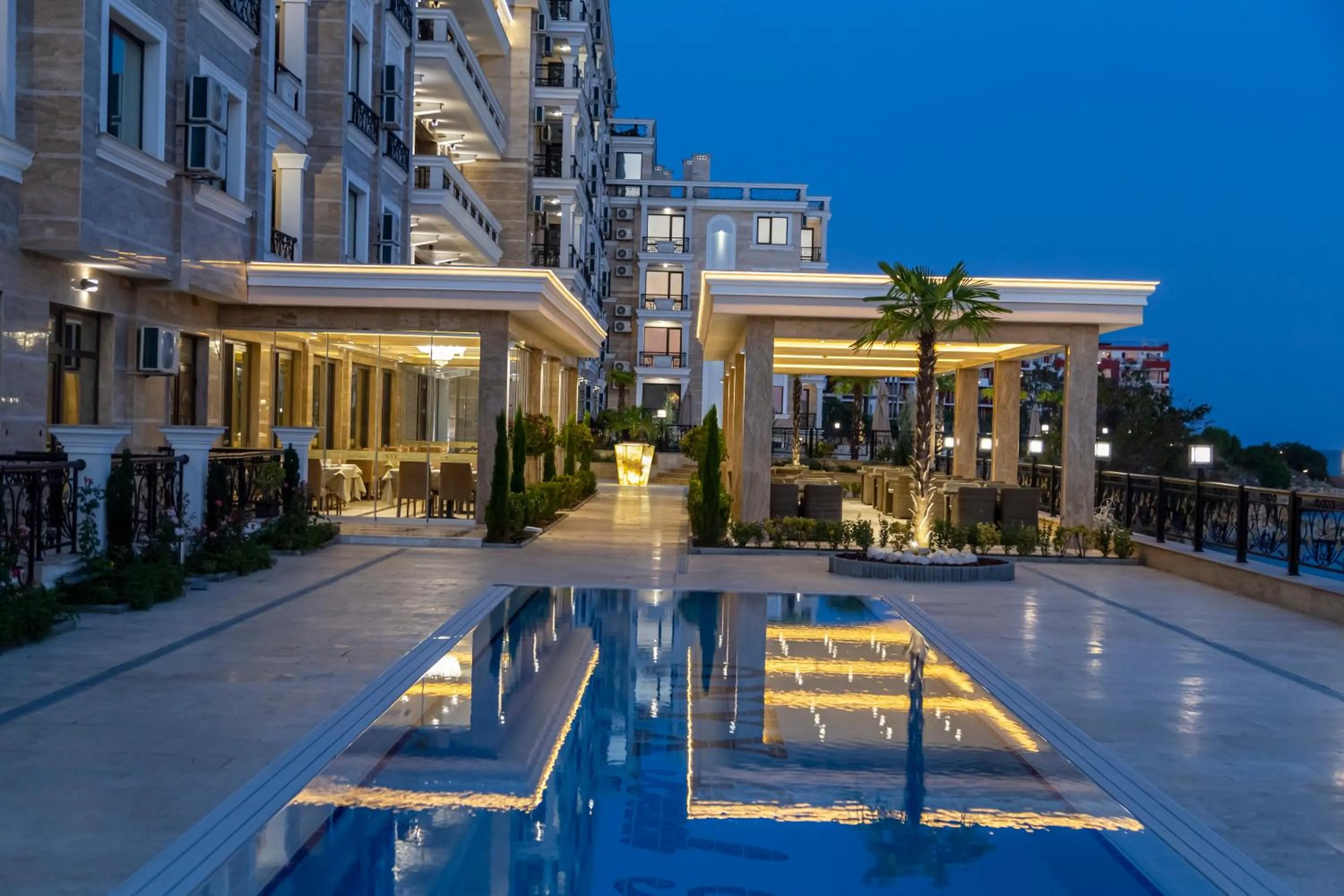 Swimming pool in Onyx Beach Residence - Free Beach Access & Parking