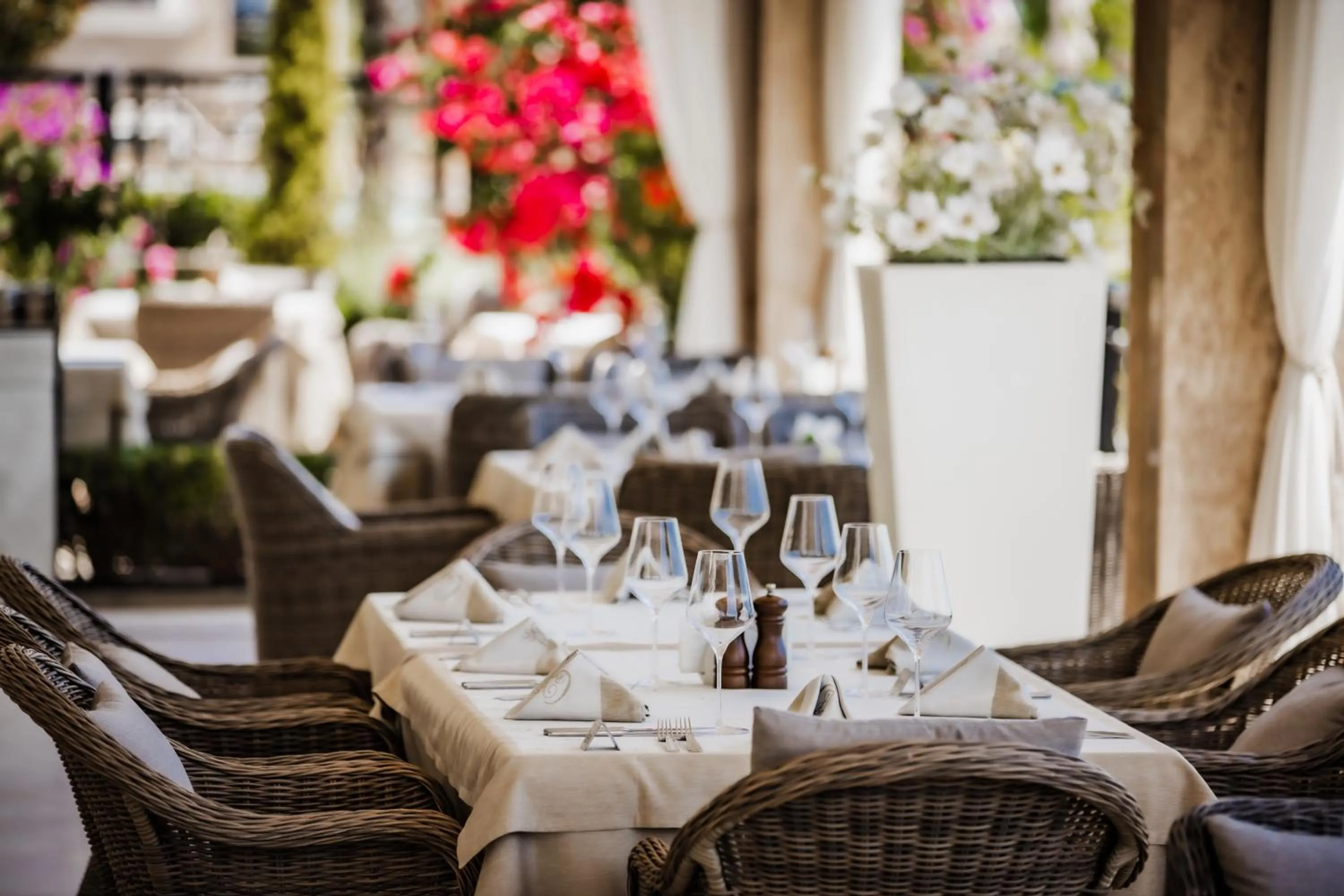 Restaurant/places to eat in Onyx Beach Residence - Free Beach Access & Parking