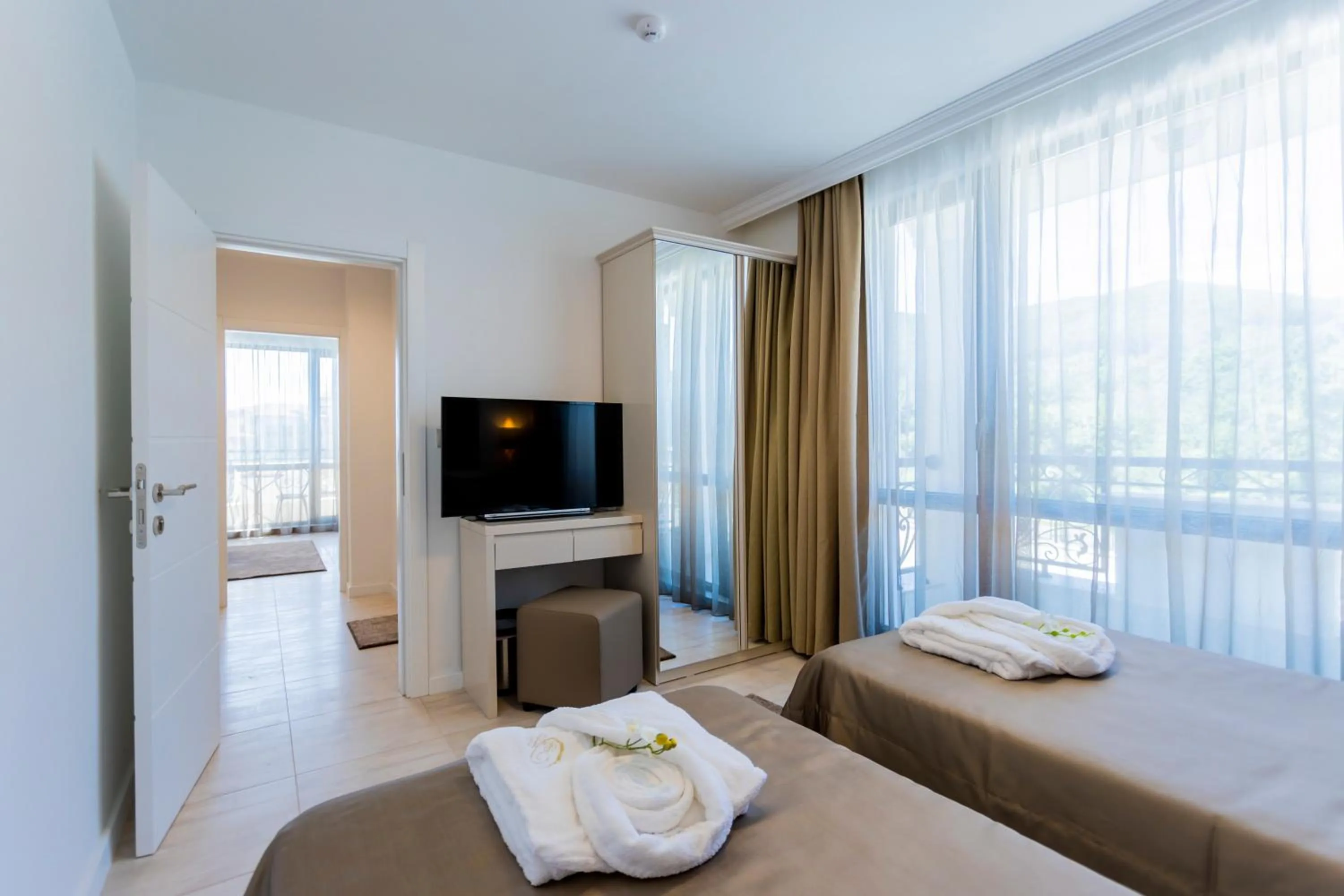 Bed in Onyx Beach Residence - Free Beach Access & Parking