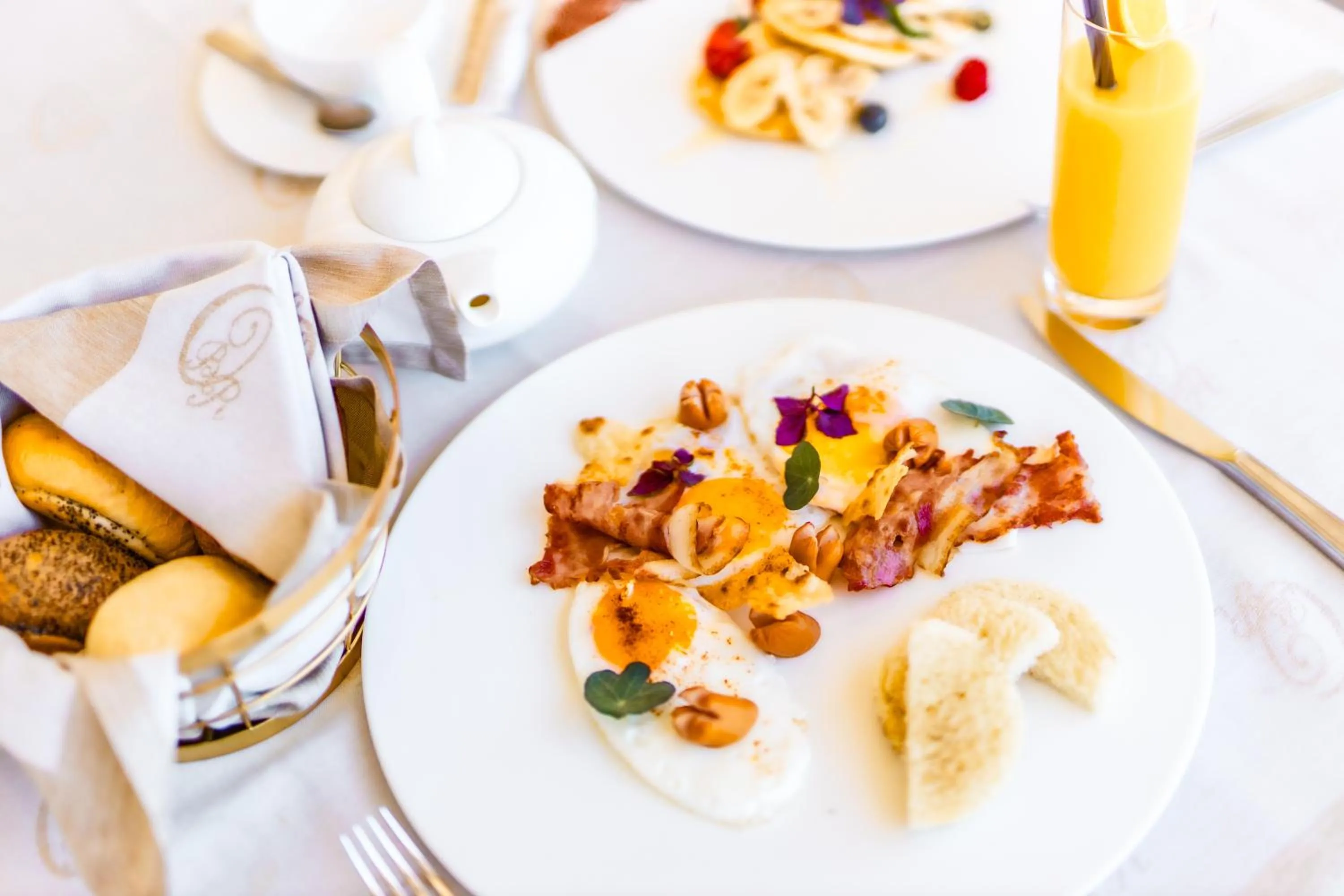 Restaurant/places to eat in Onyx Beach Residence - Free Beach Access & Parking