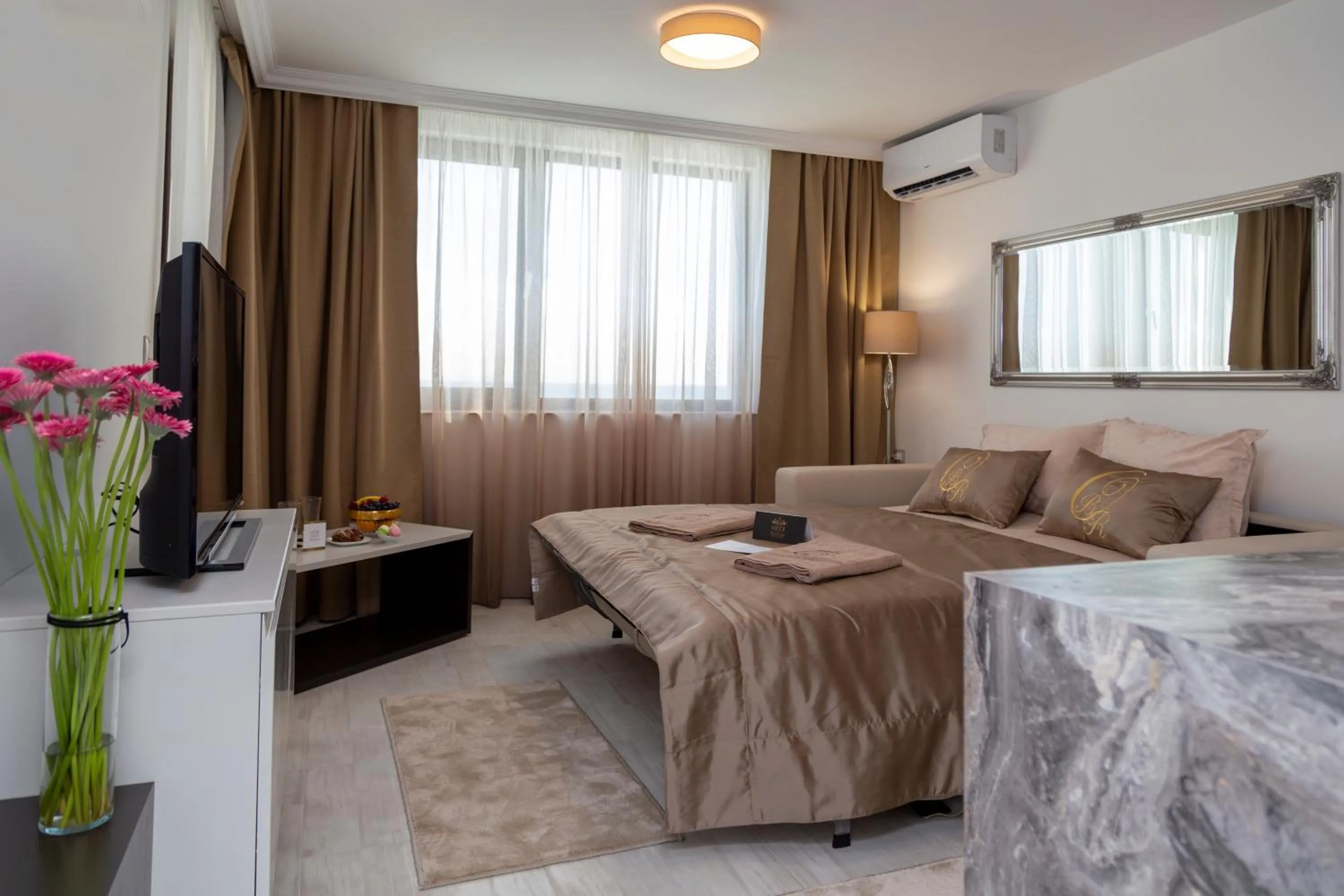 Bed in Onyx Beach Residence - Free Beach Access & Parking