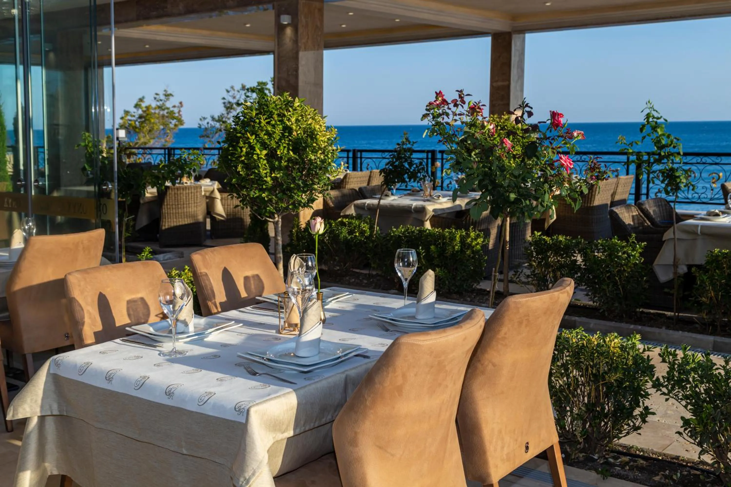 Restaurant/places to eat in Onyx Beach Residence - Free Beach Access & Parking