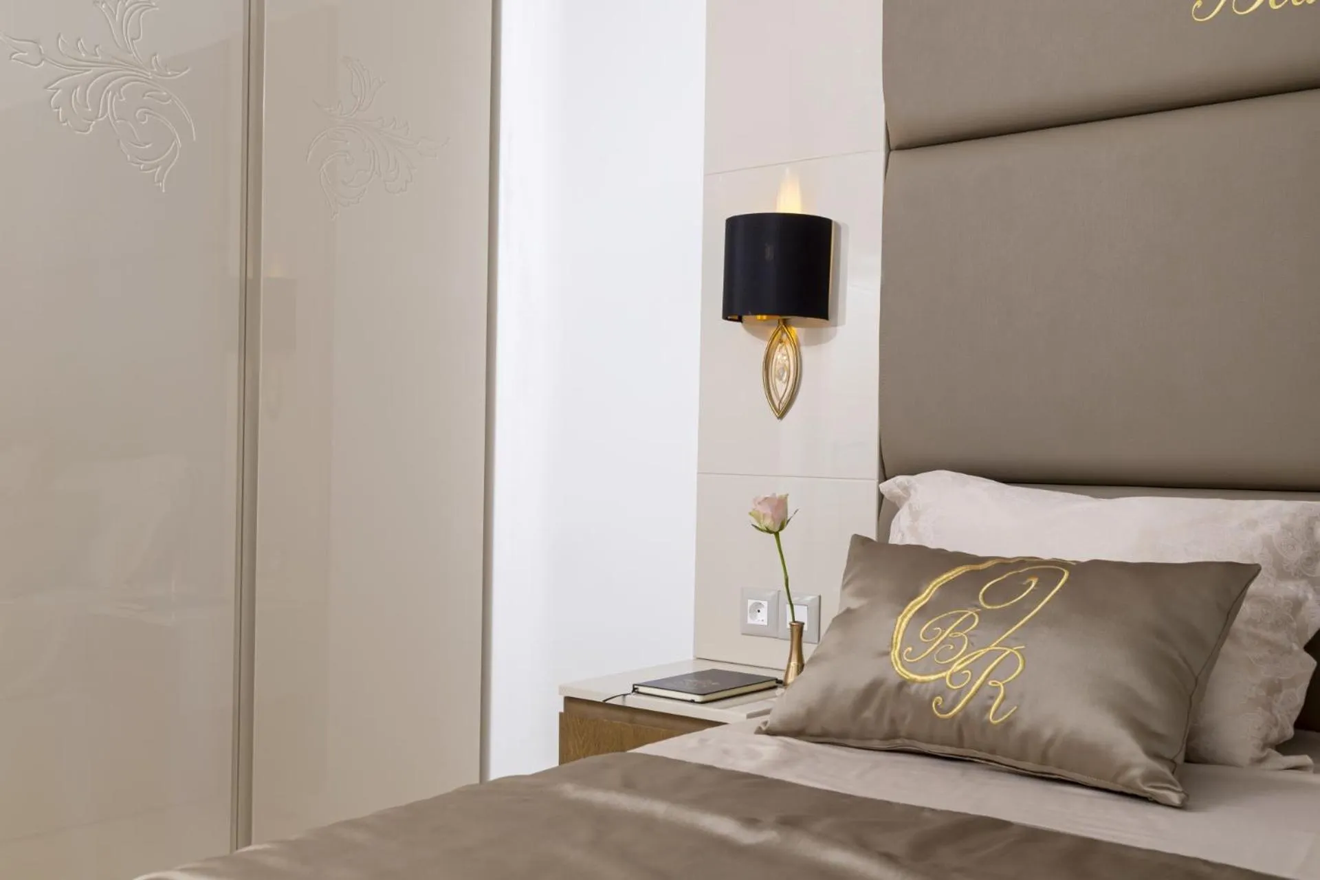 Bedroom, Bed in Onyx Beach Residence - Free Beach Access & Parking