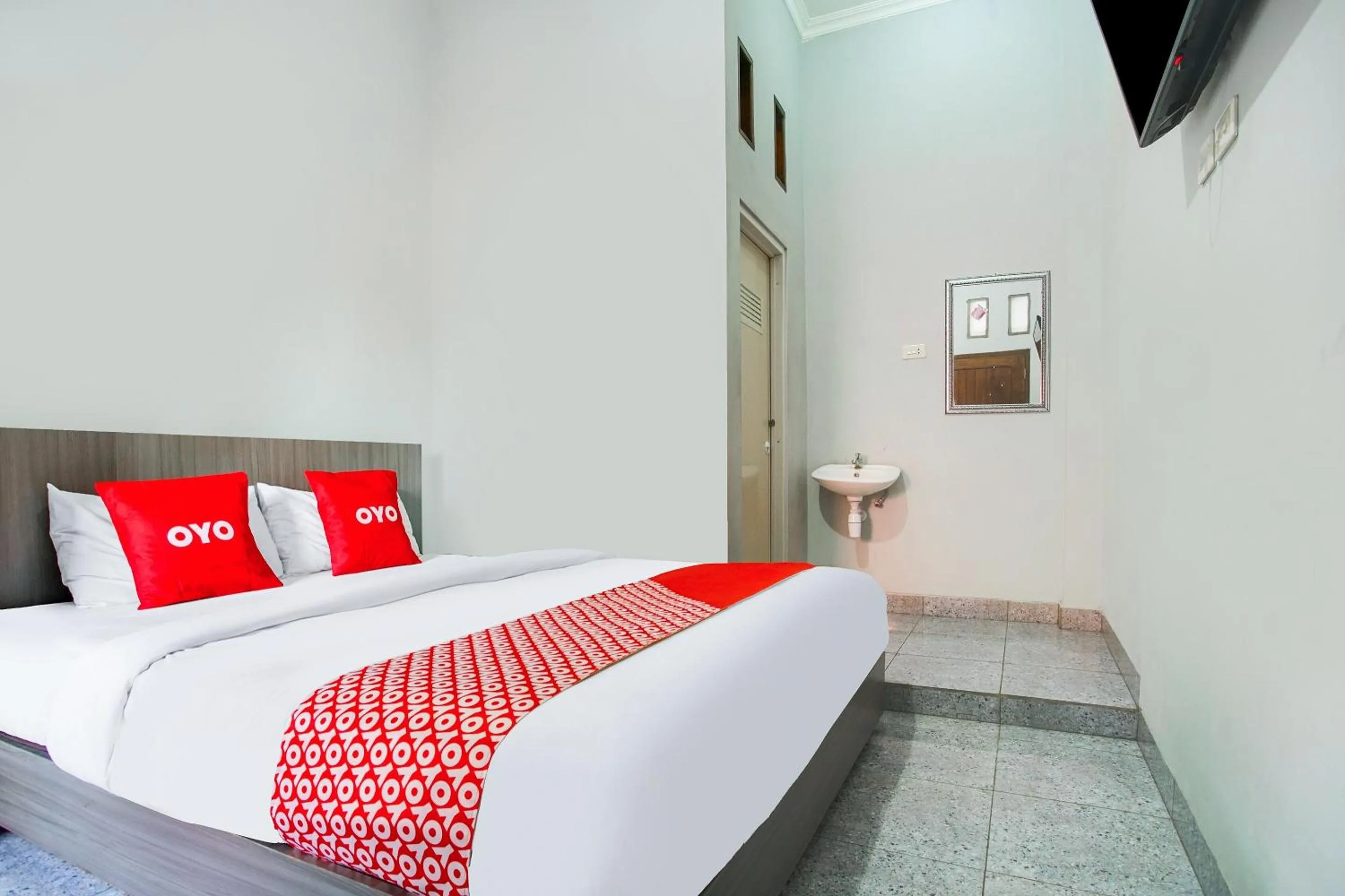 Bedroom, Bed in Hotel O Teluk Betung Near Taman Dipangga Formerly Z Hotel