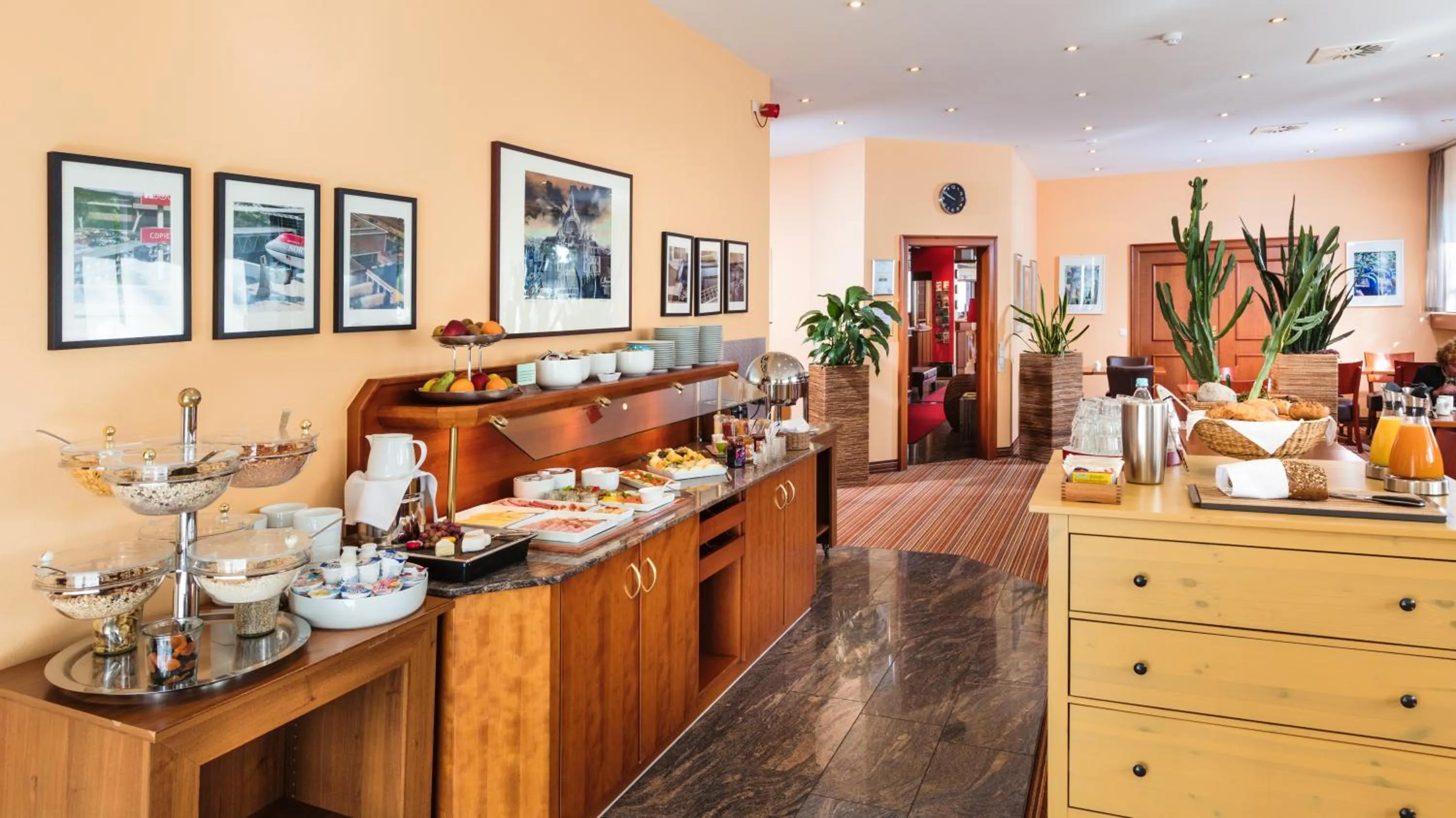 Buffet breakfast in Hotel Servatius