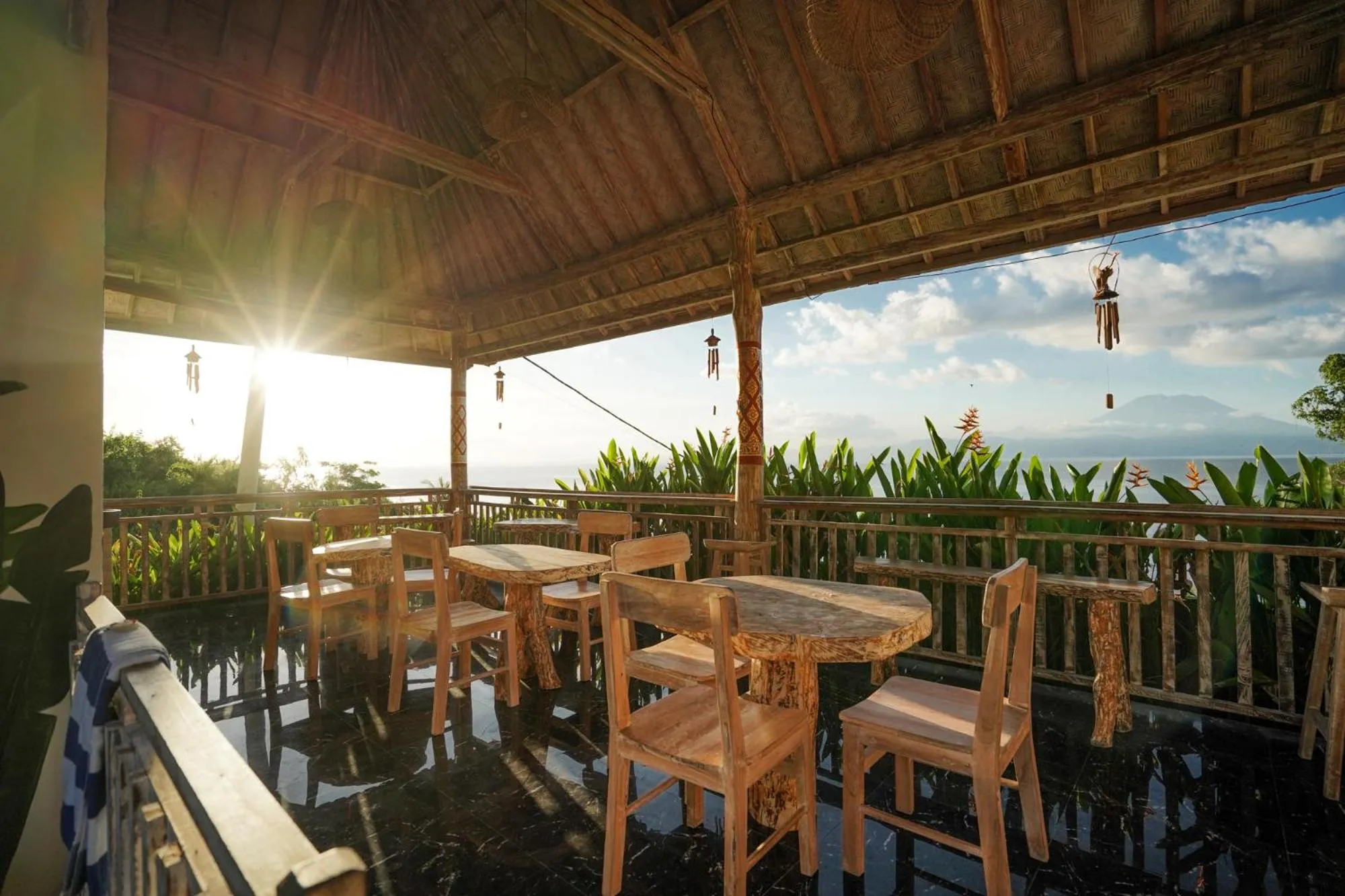 Restaurant/places to eat in Unicorn Bungalow