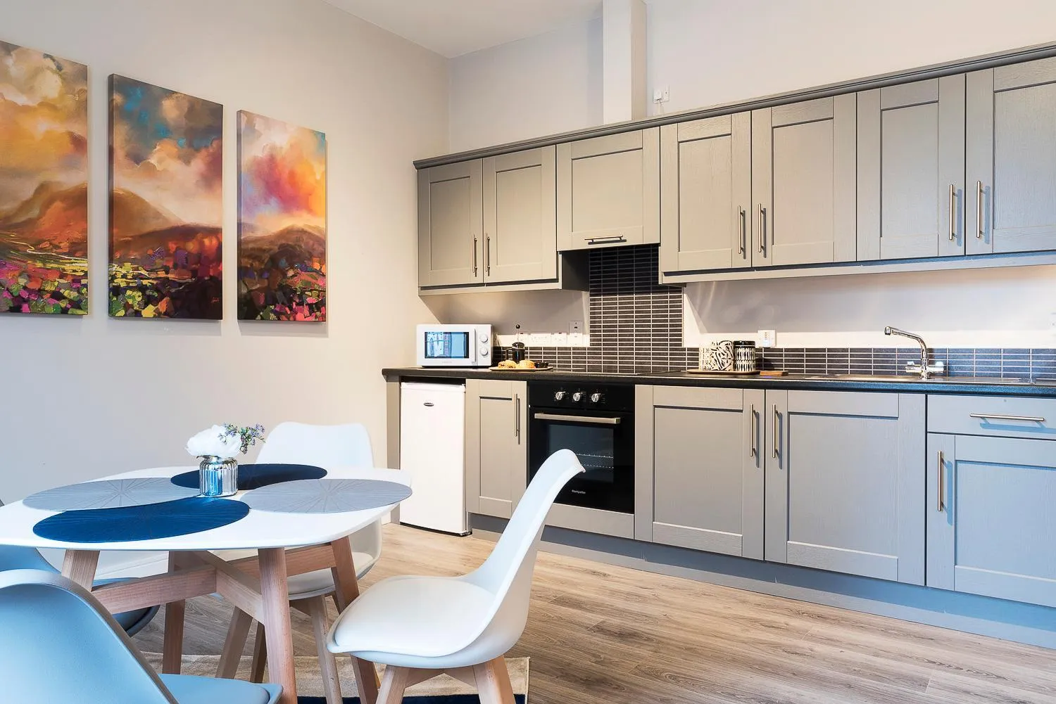 Kitchen or kitchenette in Blue Door Apartments