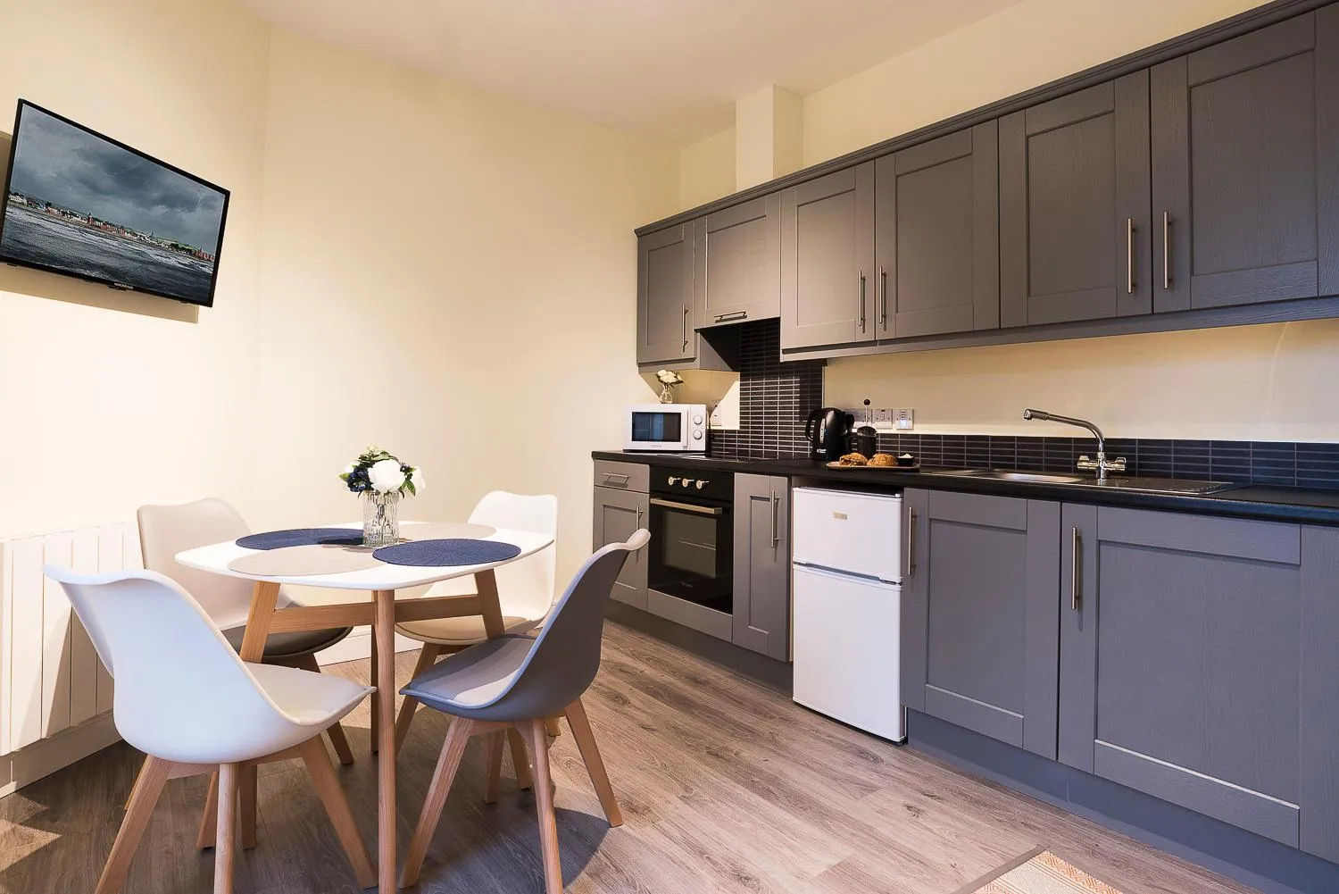 Kitchen or kitchenette in Blue Door Apartments