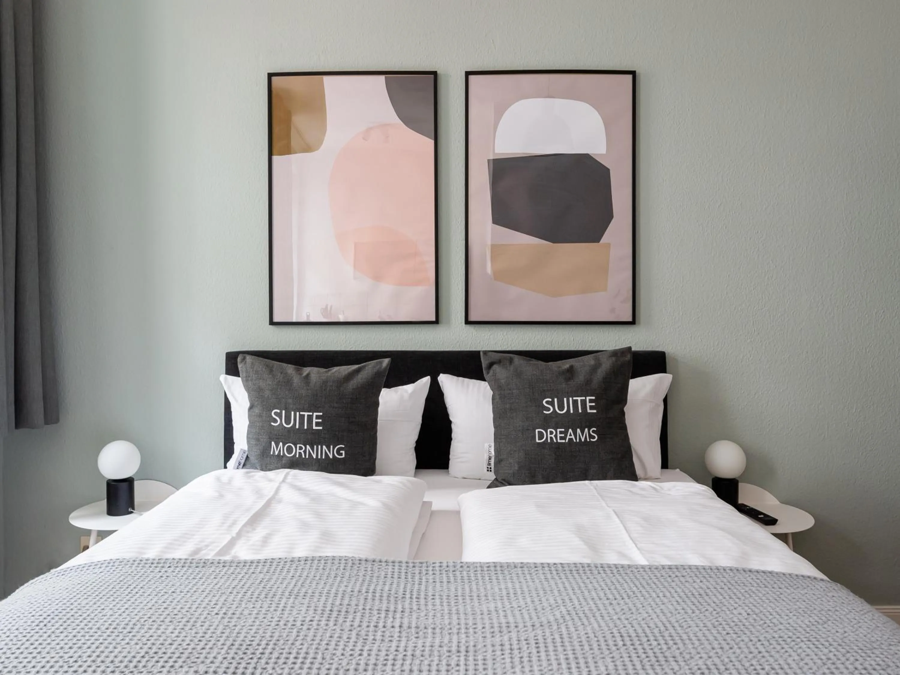 Bed in Limehome Dresden Jordanstraße