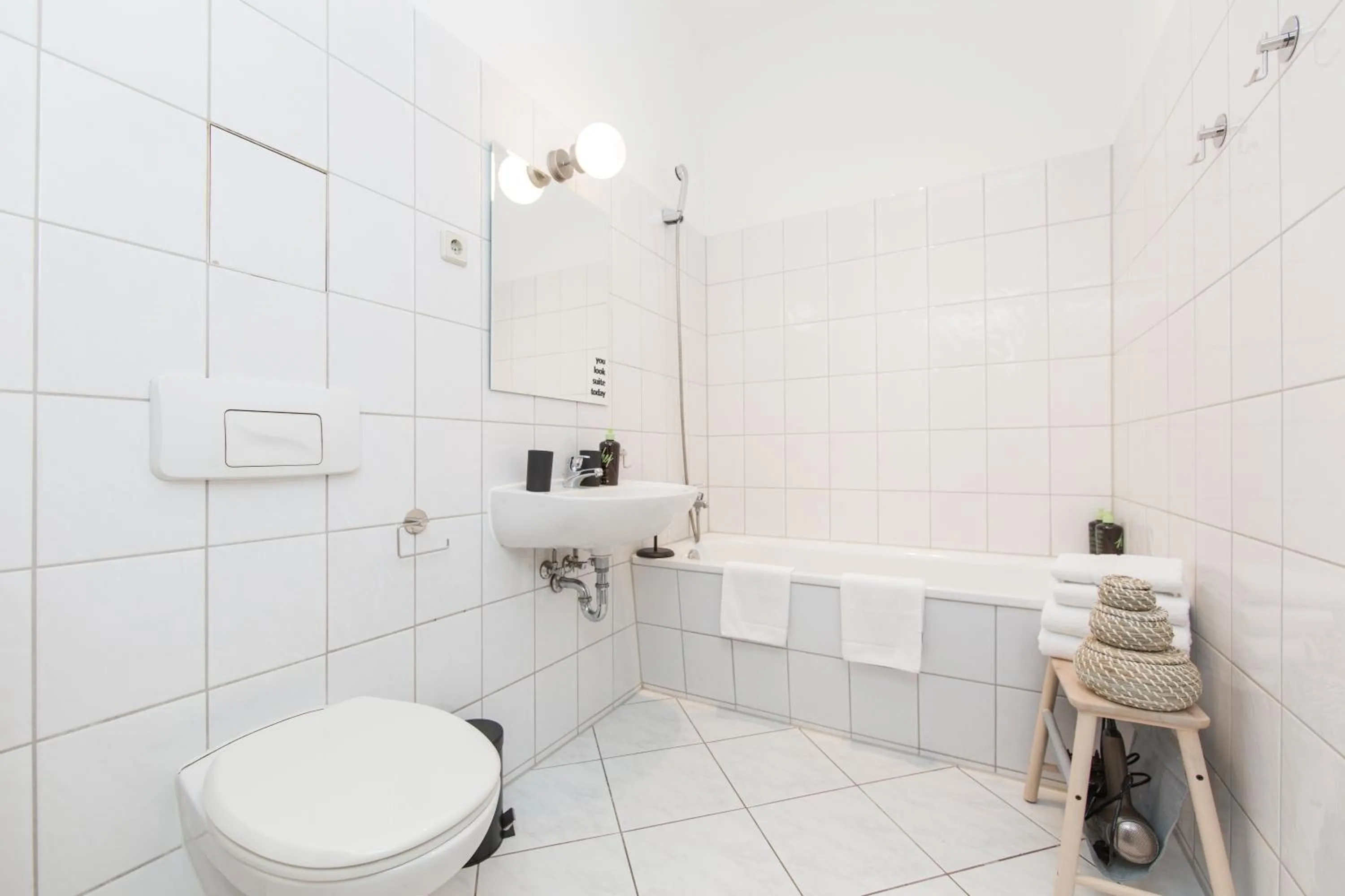 Bathroom in Limehome Dresden Jordanstraße